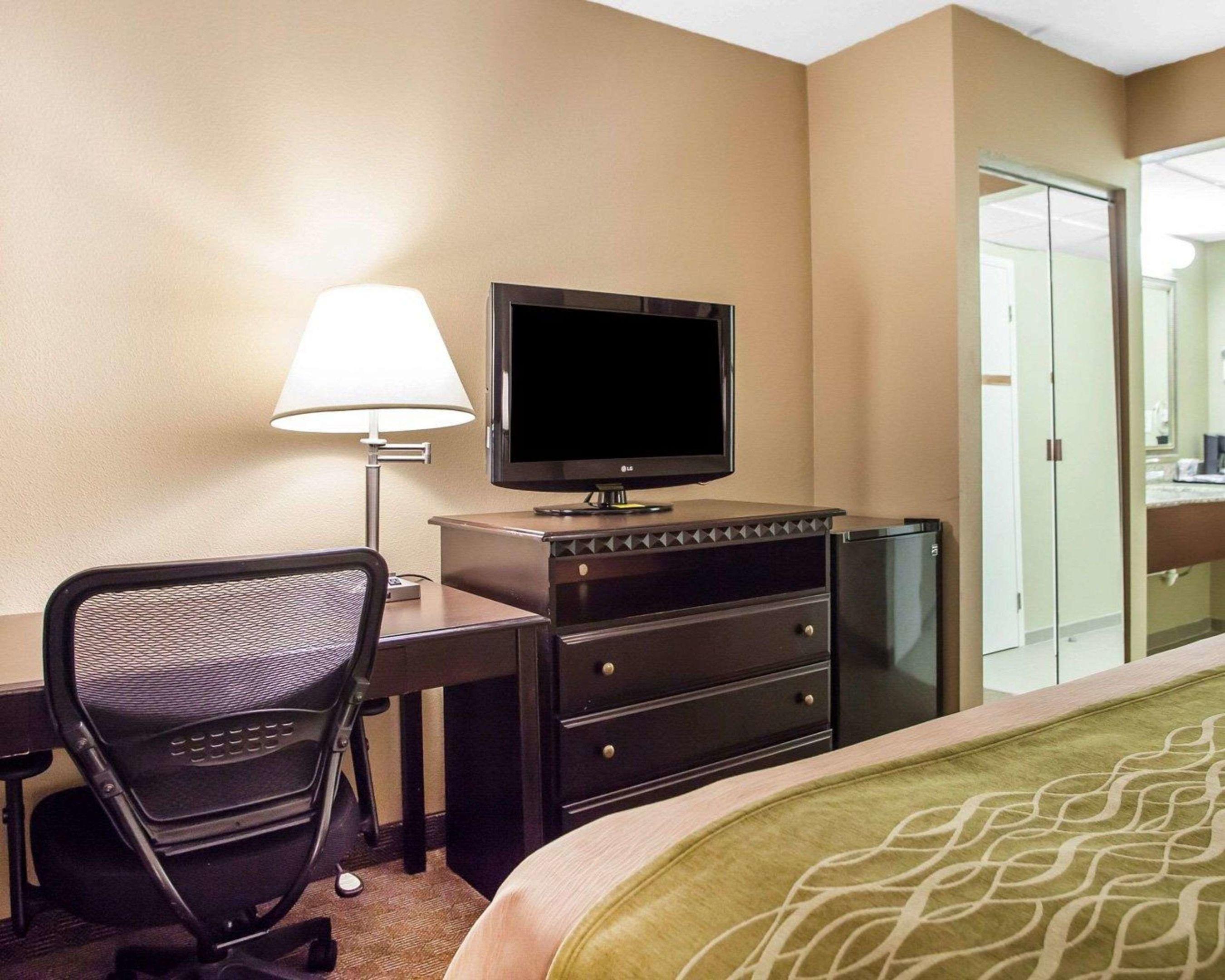 Comfort Inn Edison — photo 5