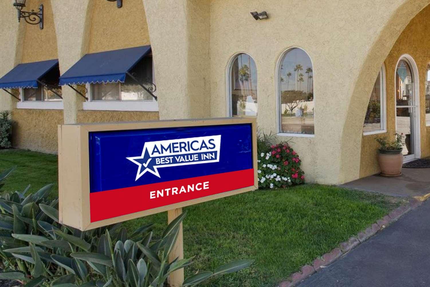 Americas Best Value Inn San Antonio — photo 4