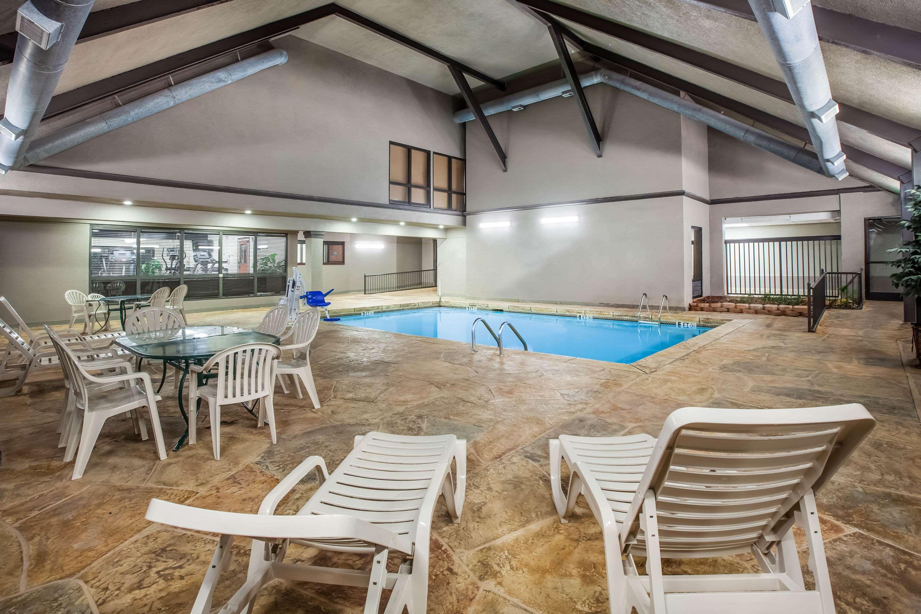 Days Inn and Suites Tyler — photo 3