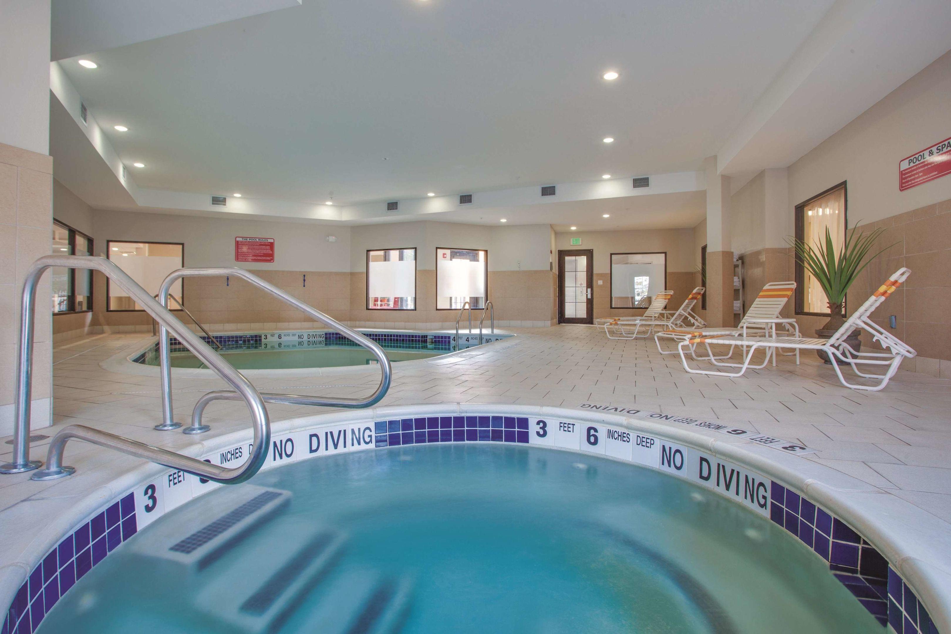 La Quinta Inn & Suites by Wyndham Verona — photo 4