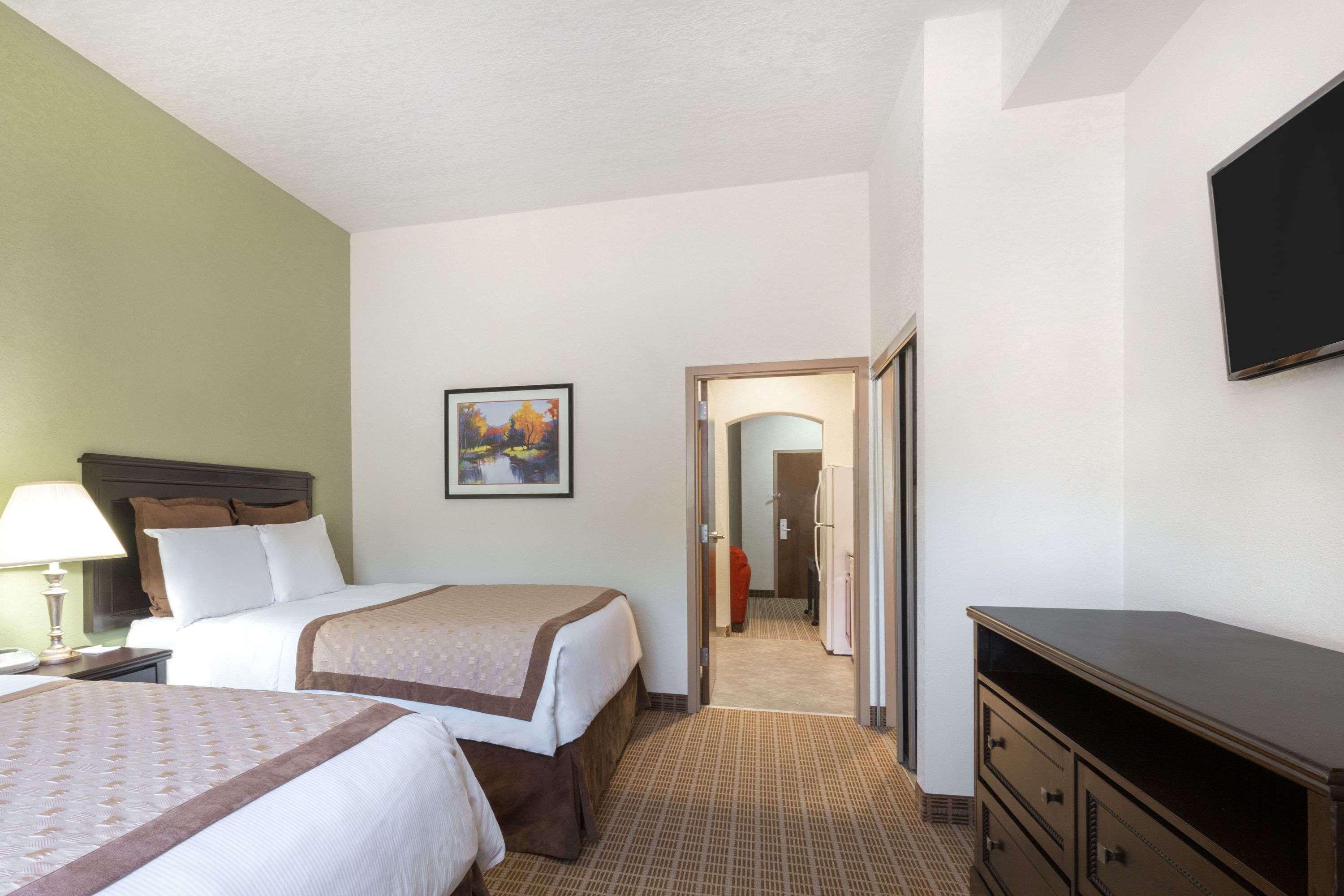 Hawthorn Suites by Wyndham Kingsland — photo 4