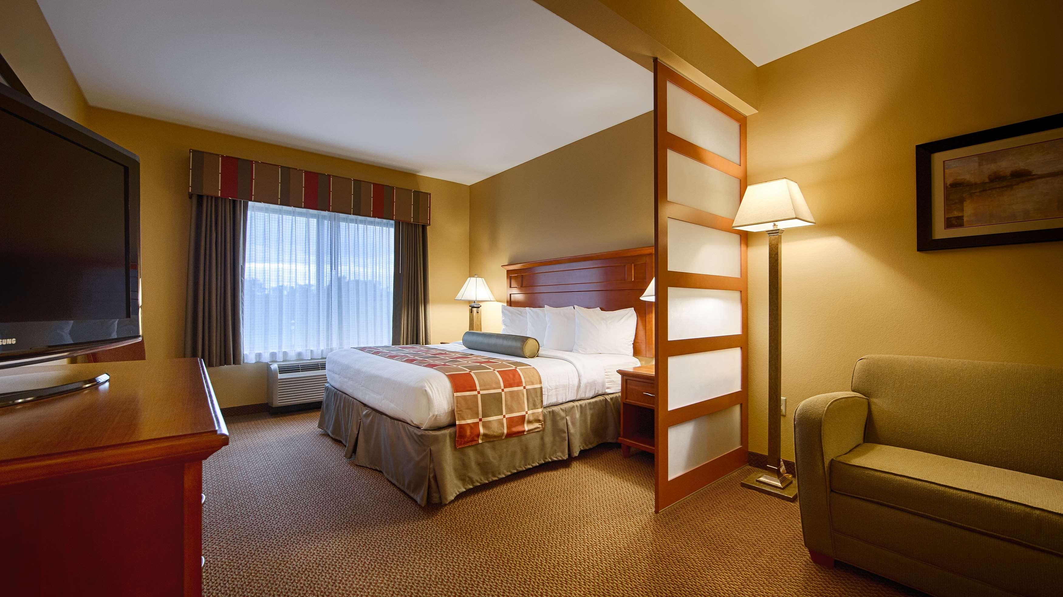 Best Western Plus University Park Inn & Suites — photo 5