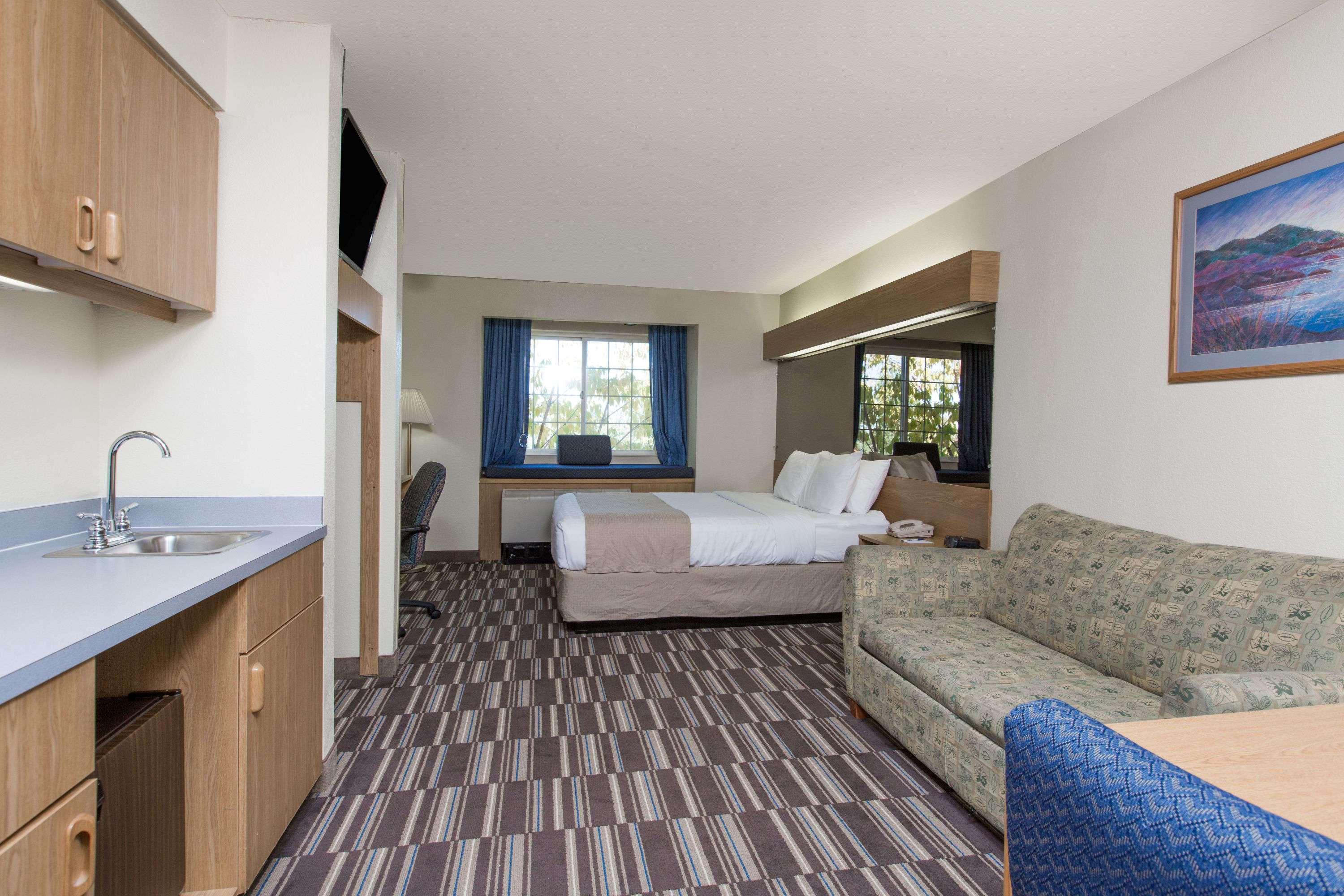Microtel Inn & Suites by Wyndham Anchorage Airport — photo 4