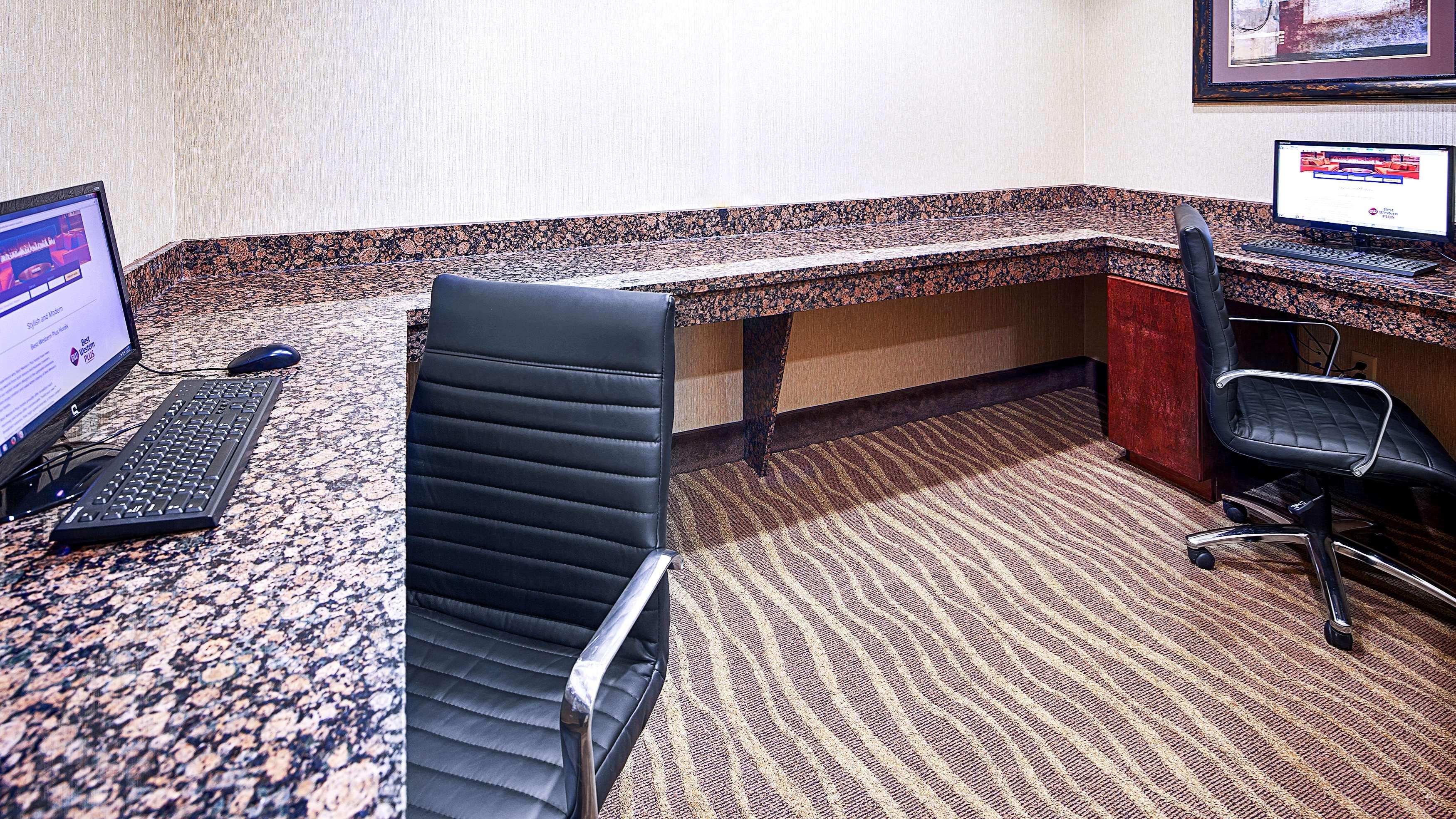 Best Western Plus Royal Mountain Inn & Suites — photo 4