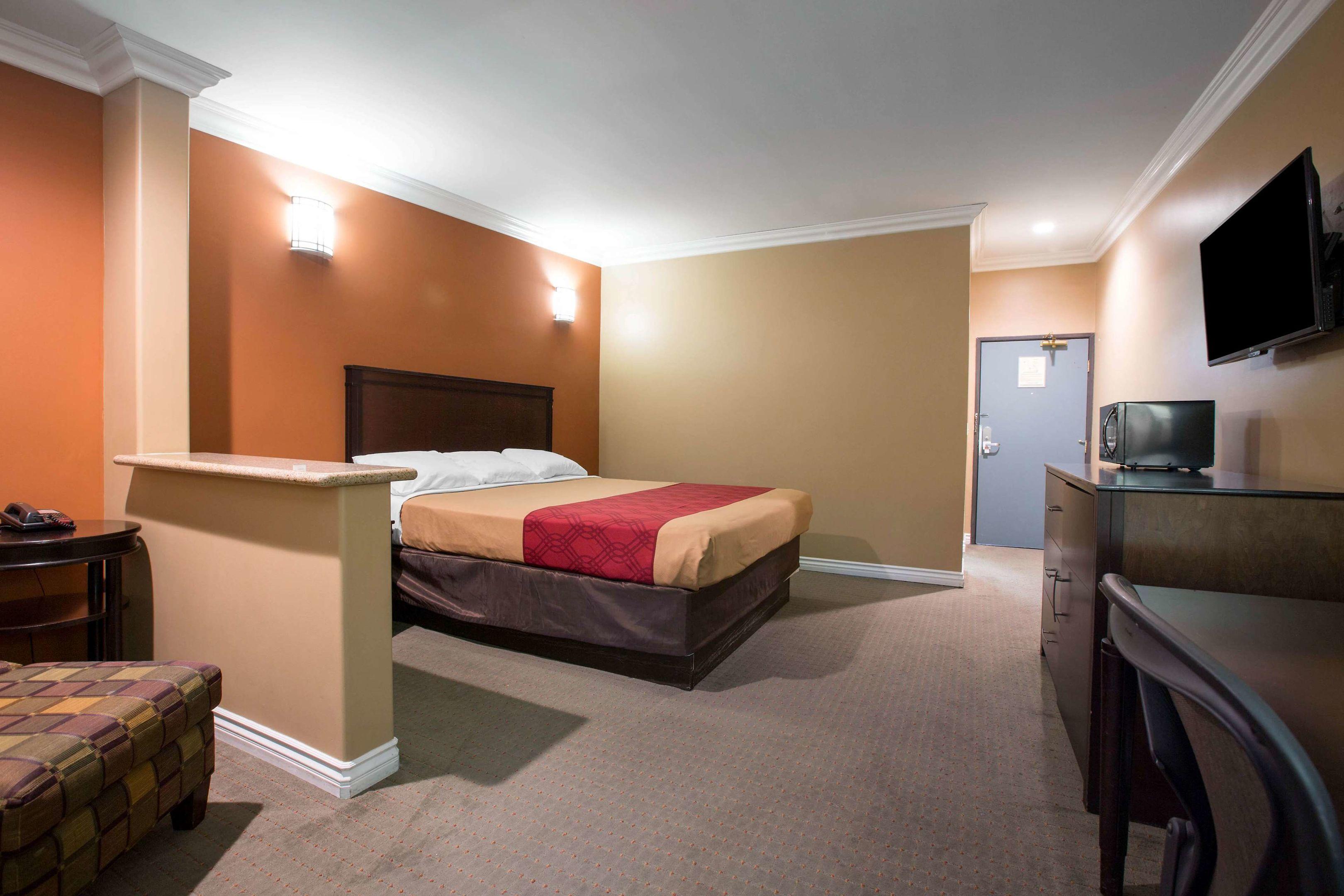 Baymont by Wyndham Ontario — photo 4