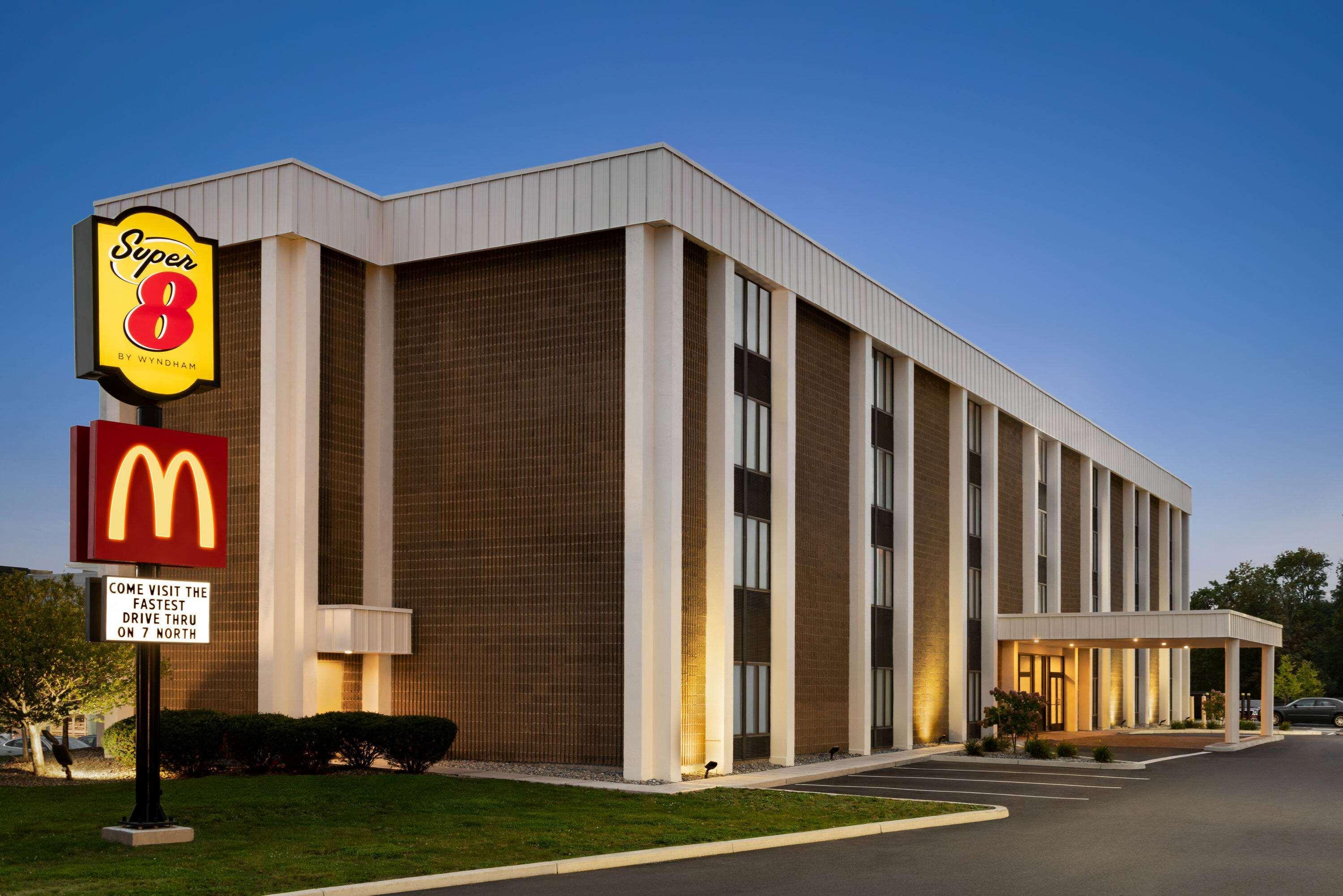 Super 8 by Wyndham Liverpool/Syracuse North Airport — photo 4