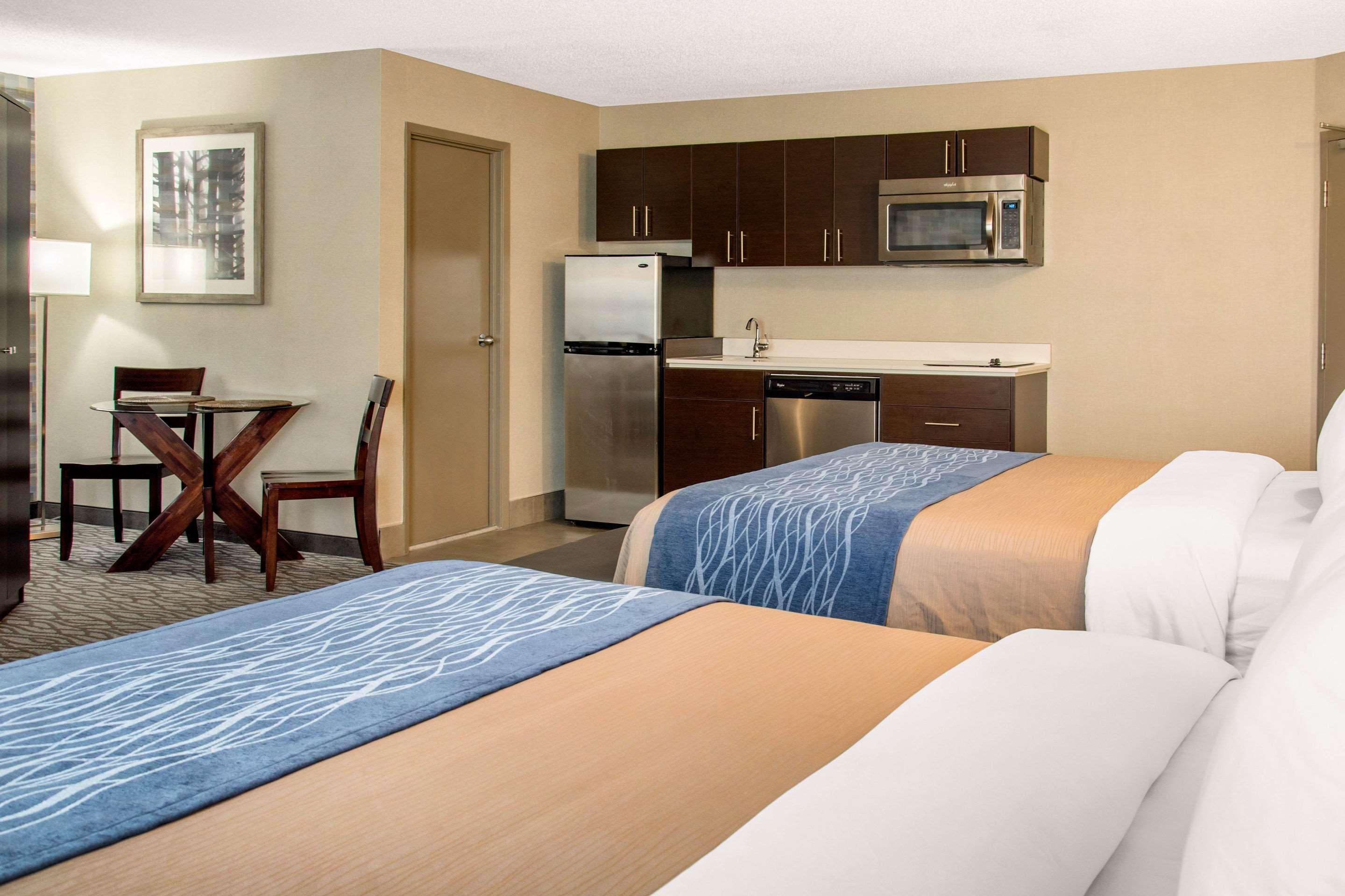 Comfort Inn Montreal Aeroport — photo 4