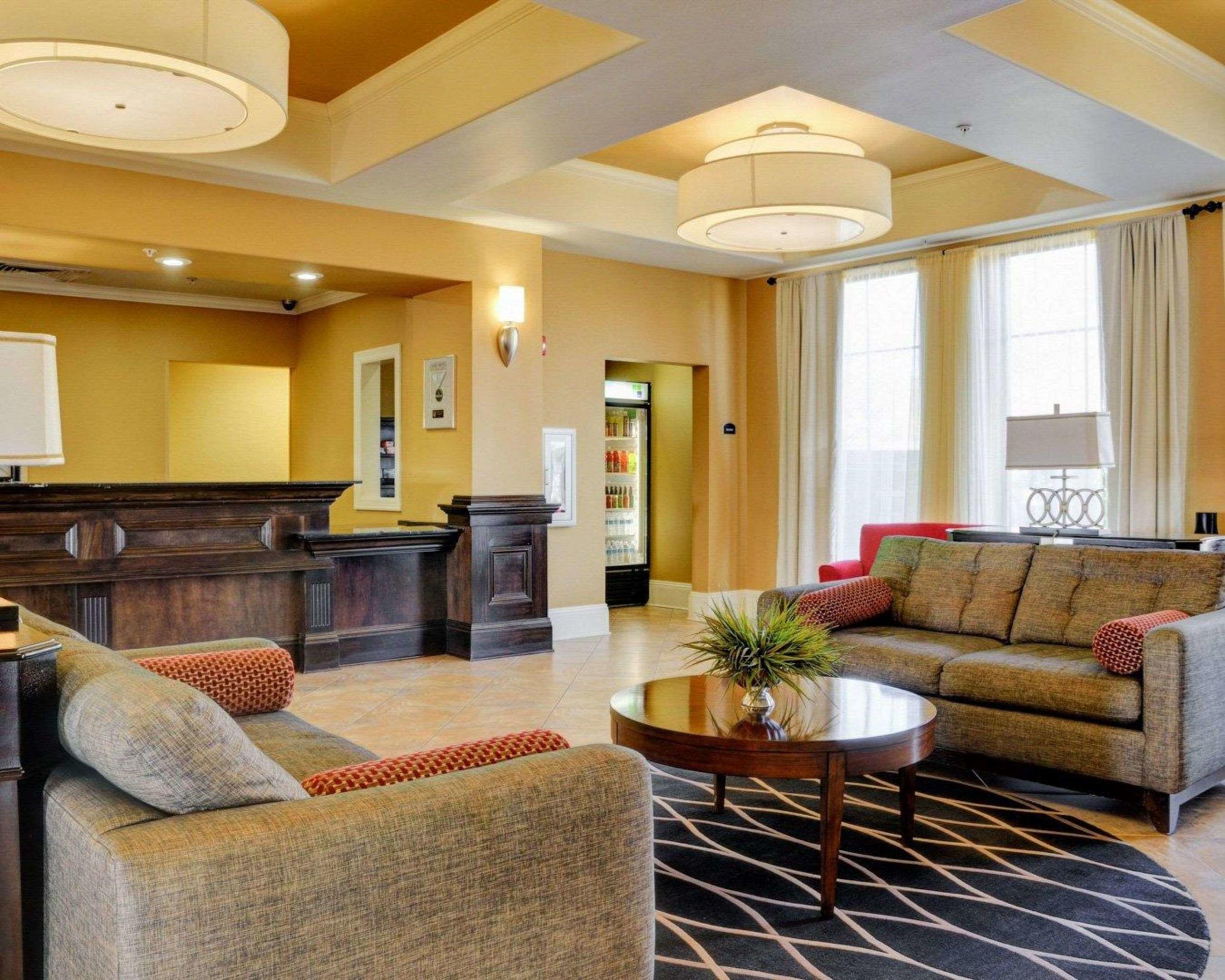 Comfort Inn & Suites — photo 3