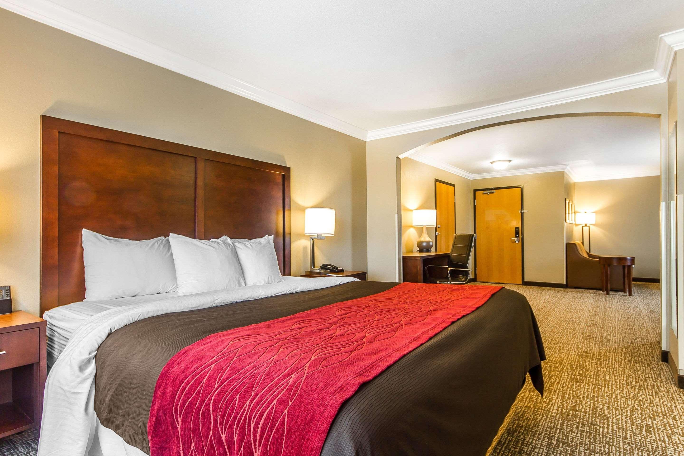 Comfort Inn & Suites Redwood Country — photo 5