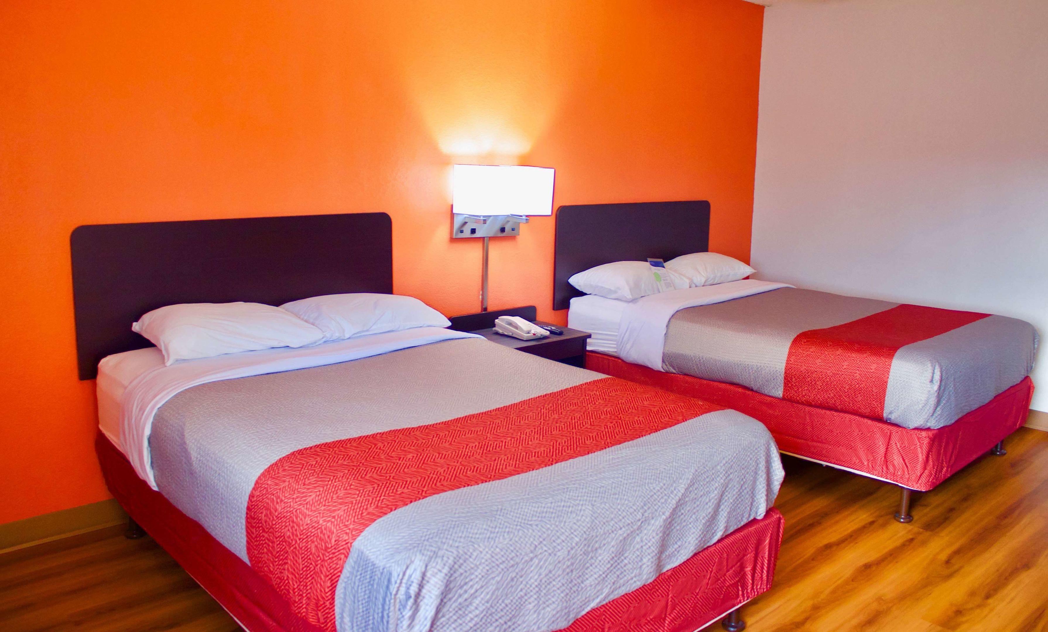 Motel 6 New Stanton, PA — photo 4