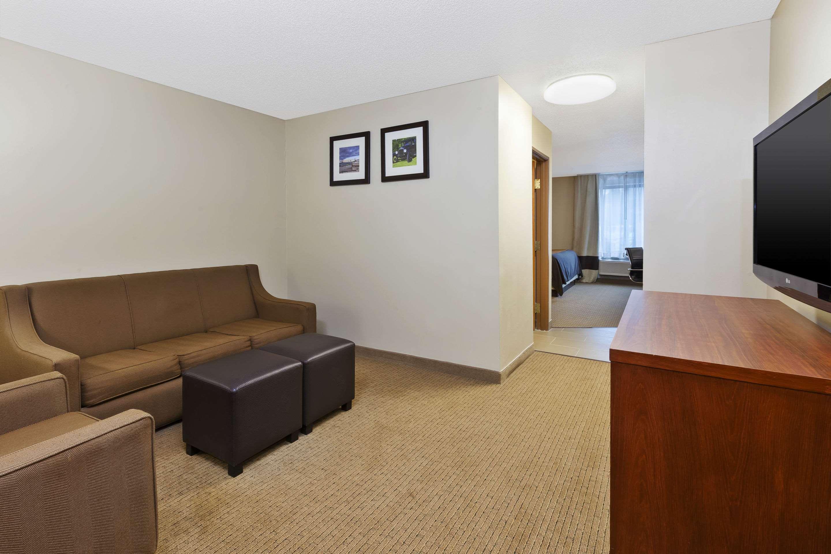 Comfort Inn & Suites — photo 4