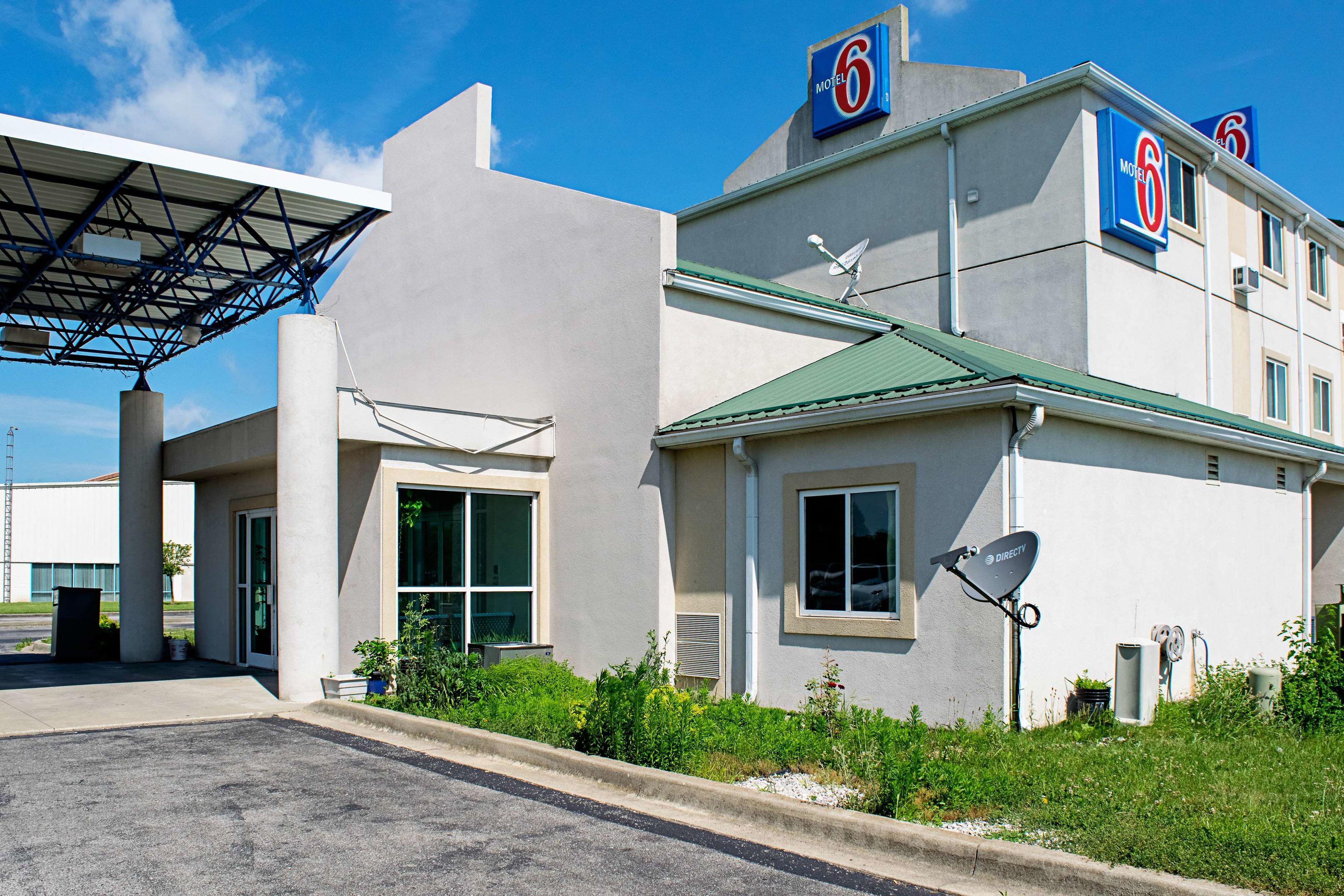 Motel 6 Seymour North — photo 4