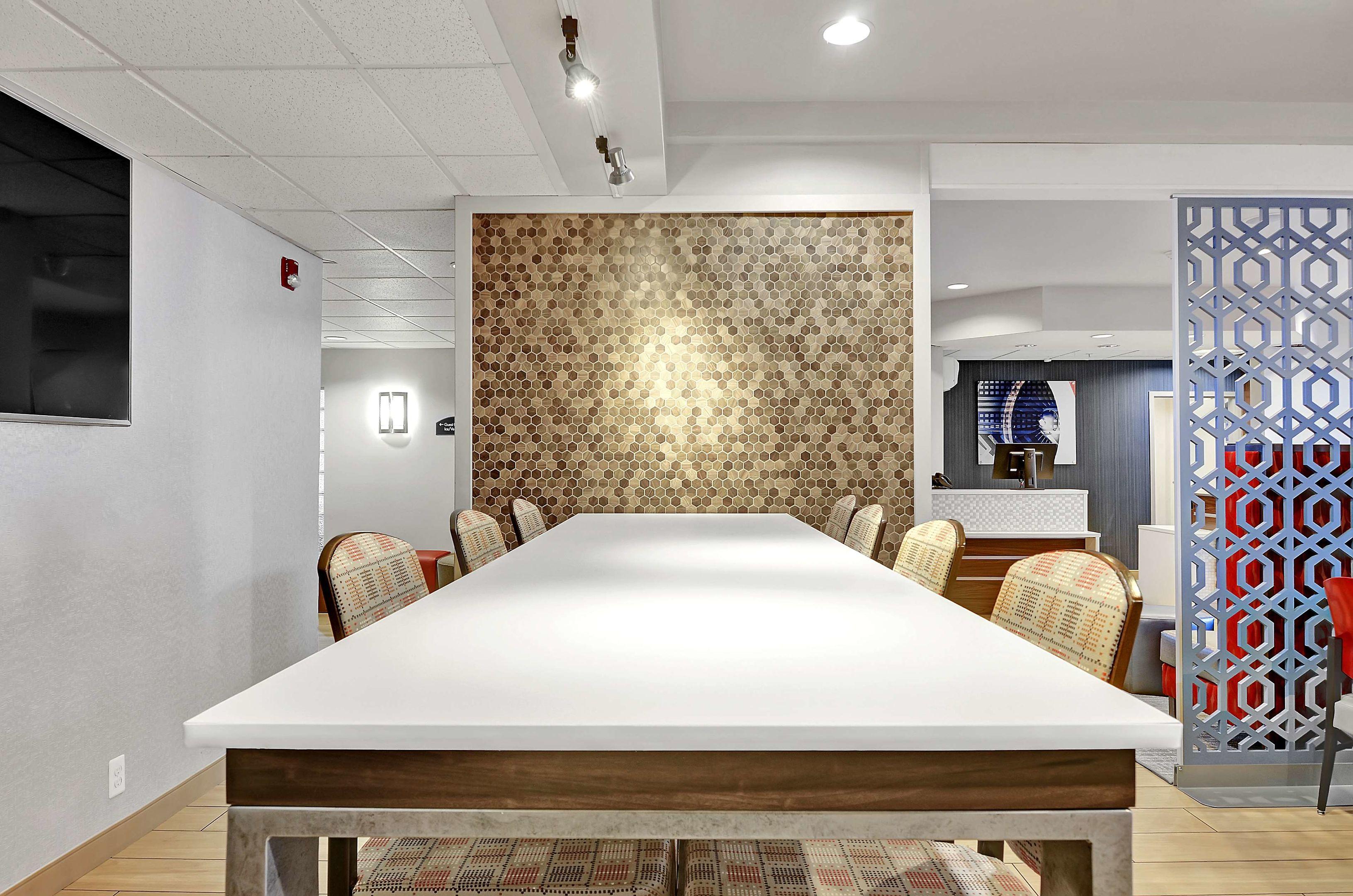 Best Western Plus Navigator Inn & Suites — photo 3