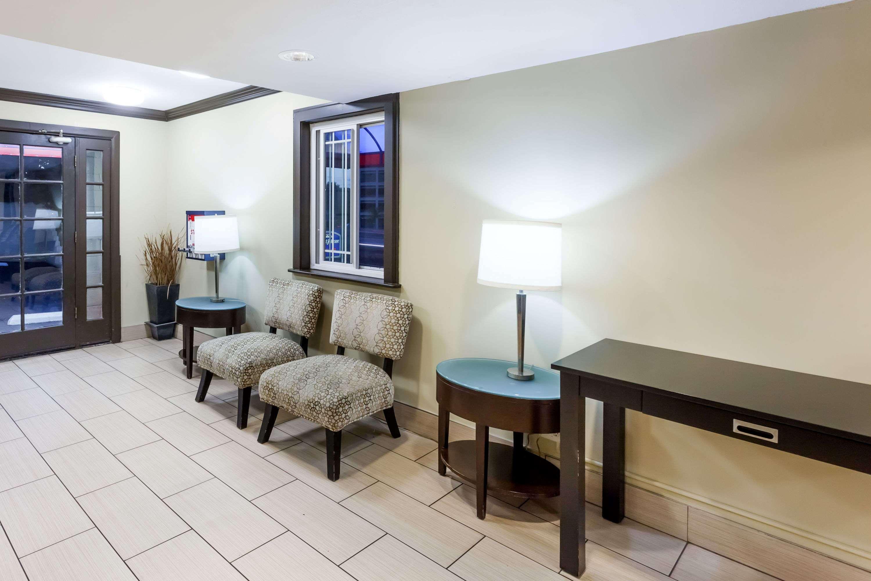 Howard Johnson by Wyndham San Diego Hotel Circle — photo 5