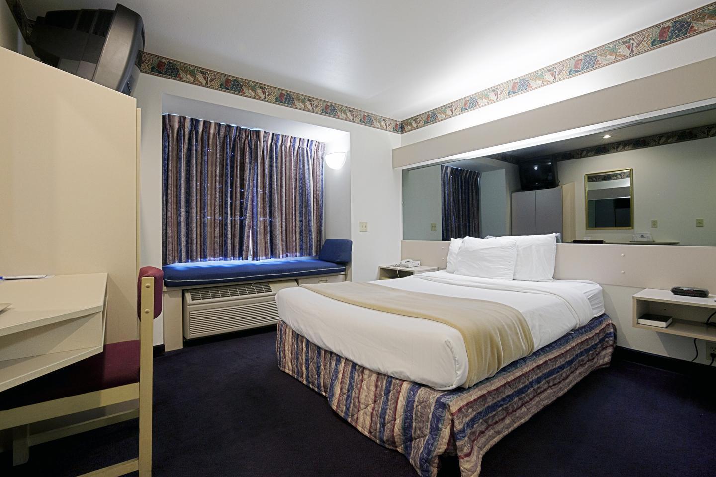 Americas Best Value Inn & Suites Racine — photo 5