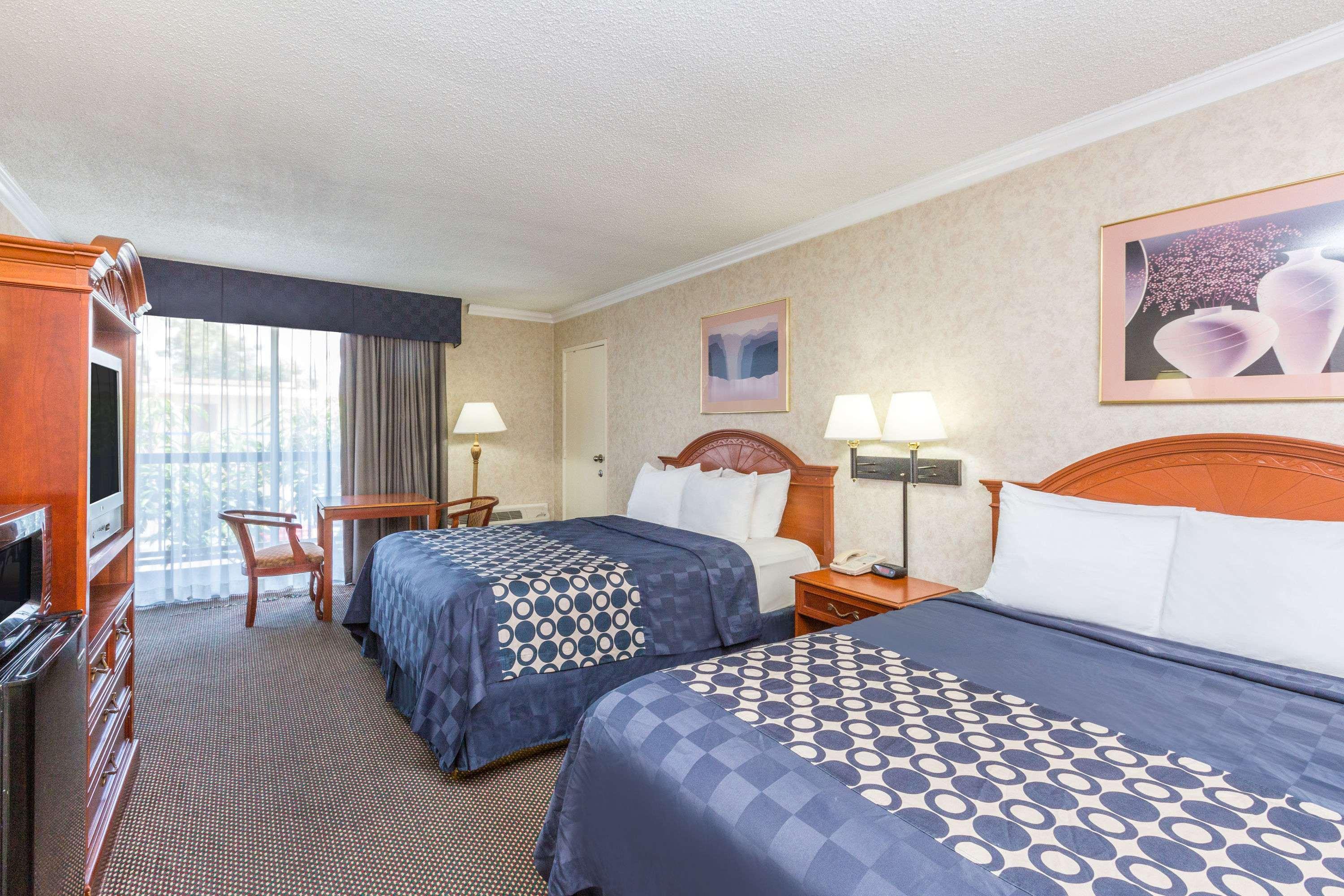 Days Inn by Wyndham Los Angeles LAX/VeniceBch/Marina DelRay — photo 4