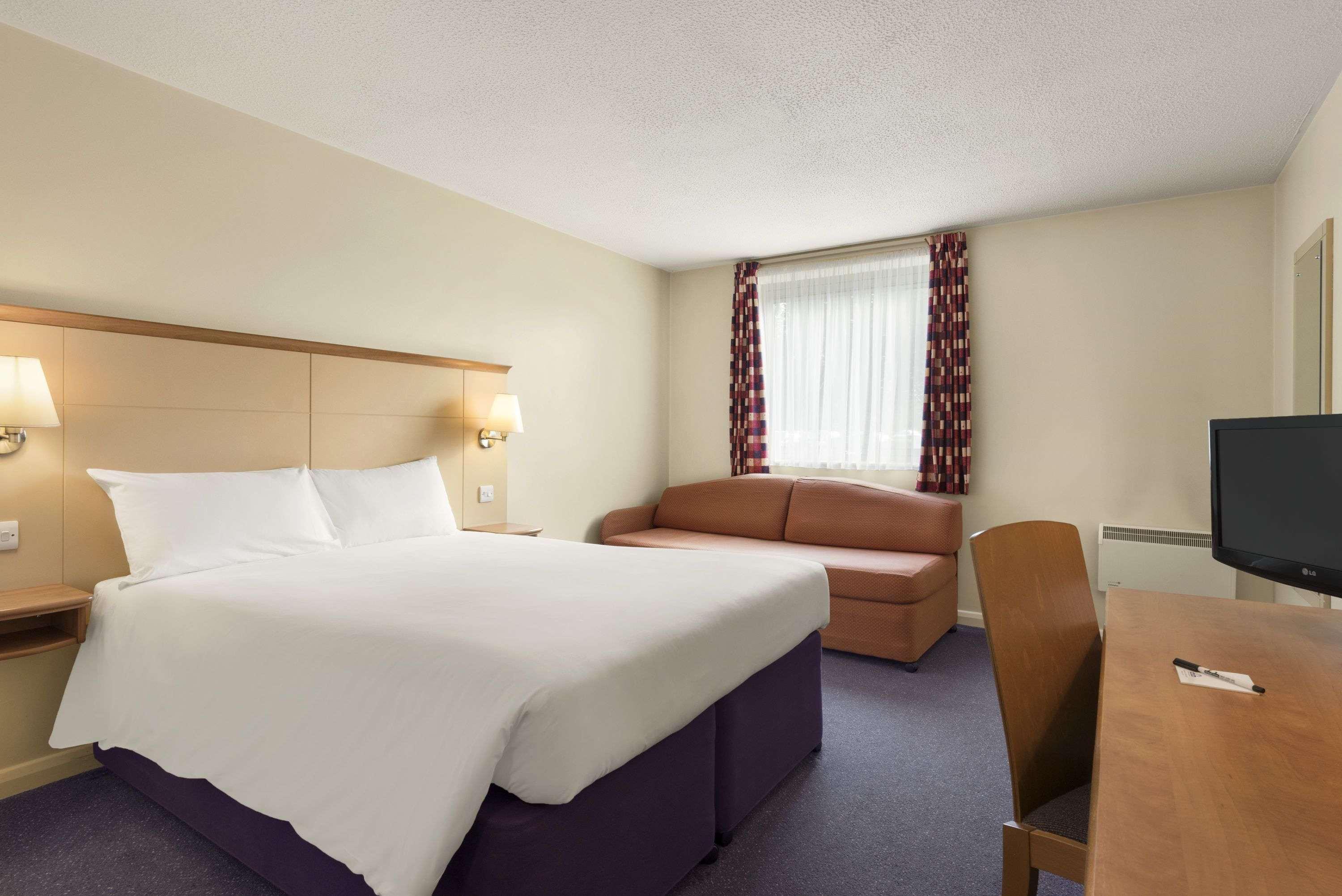 Days Inn Cannock Norton Canes M6 Toll — photo 5
