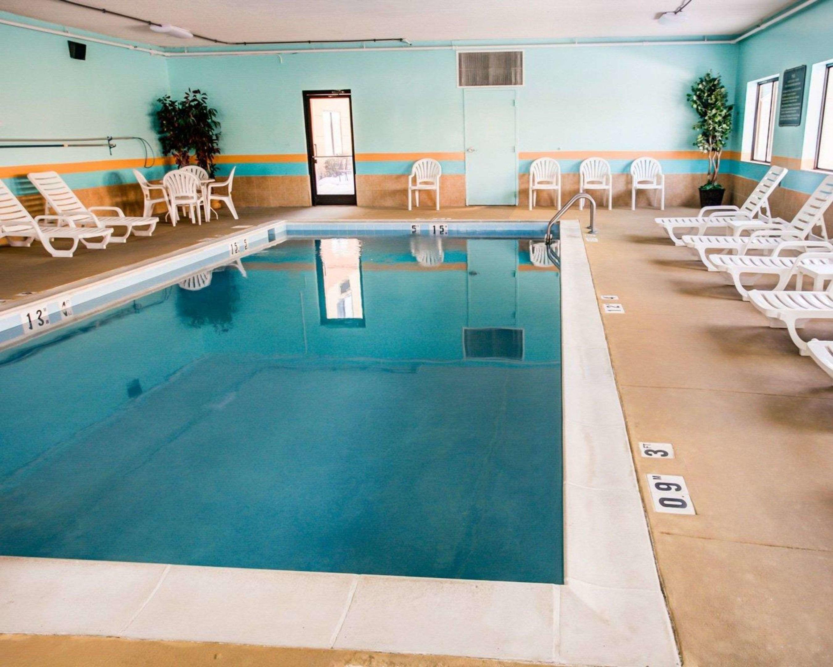 Comfort Suites — photo 3