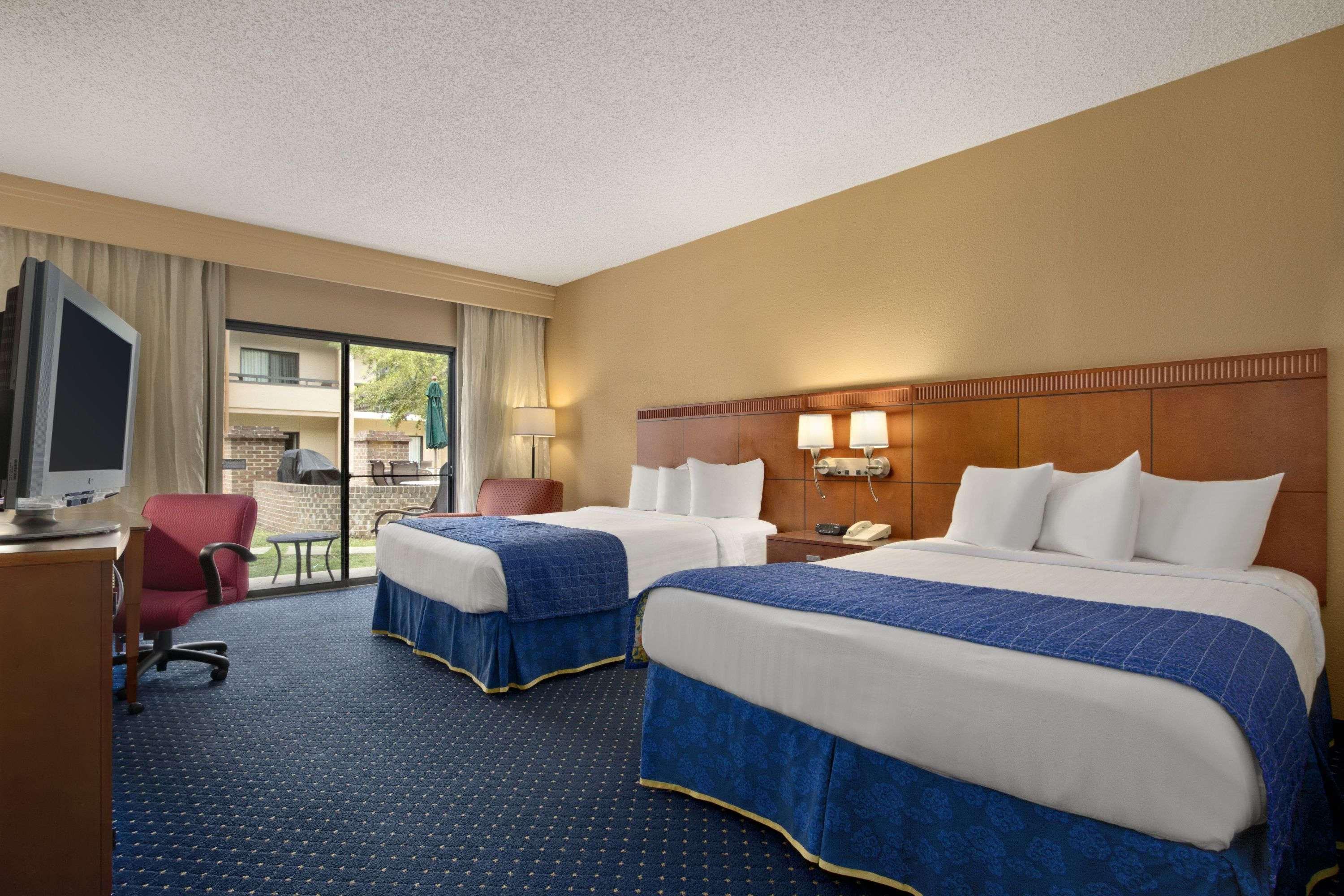 Baymont Inn & Suites Northwest — photo 5