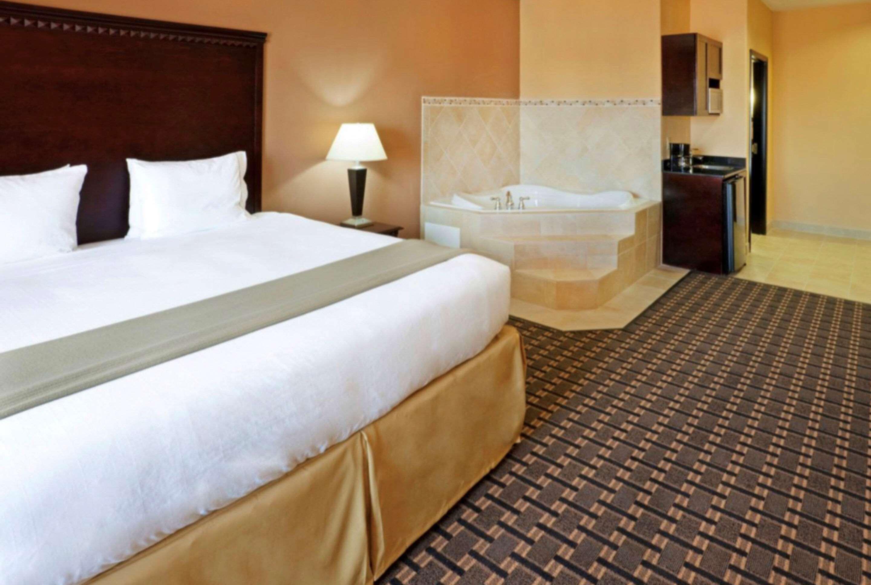 Comfort Inn & Suites Dallas Medical-Market Center — photo 4