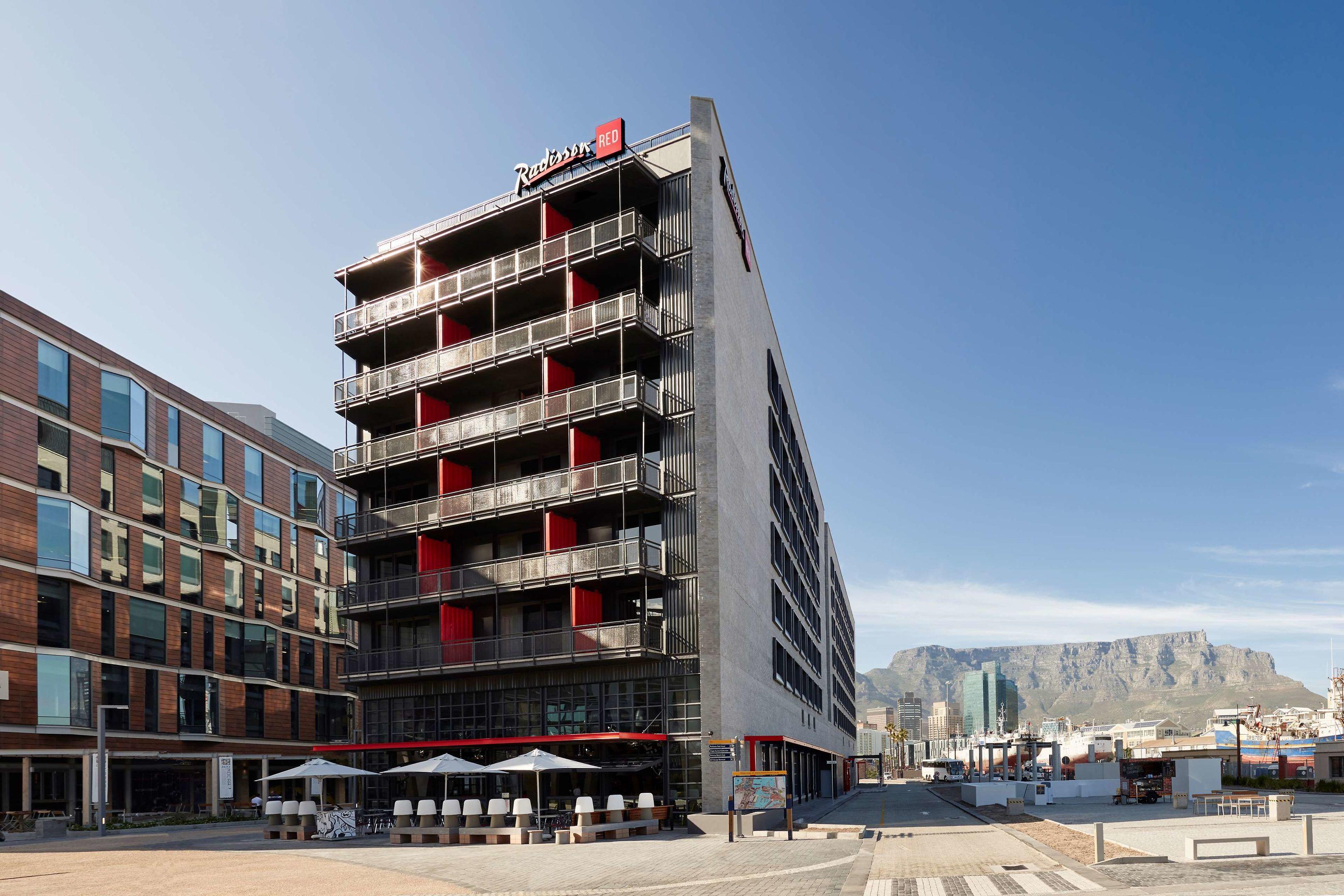 Radisson Red Cape Town — photo 4