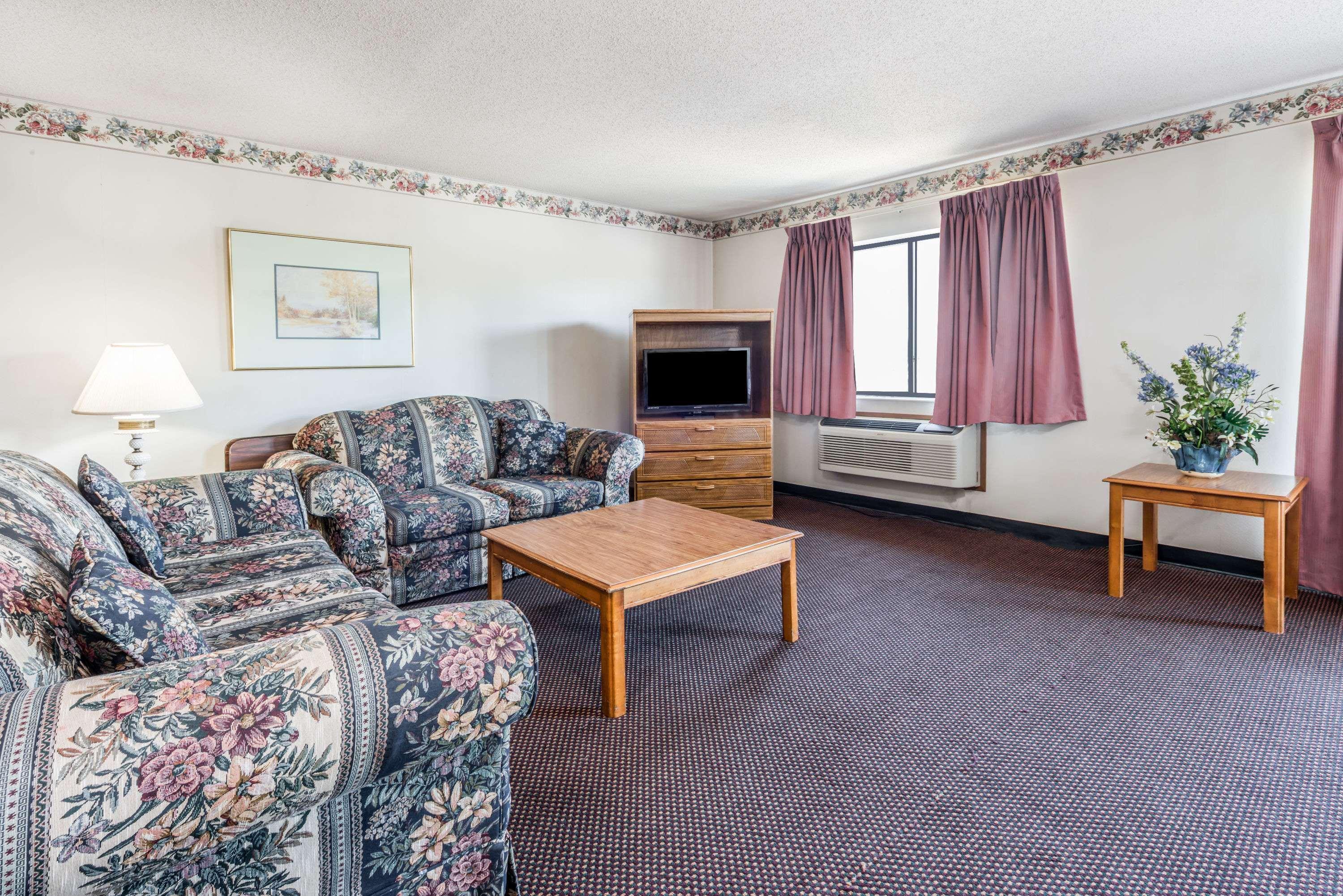 Super 8 by Wyndham Du Quoin — photo 5