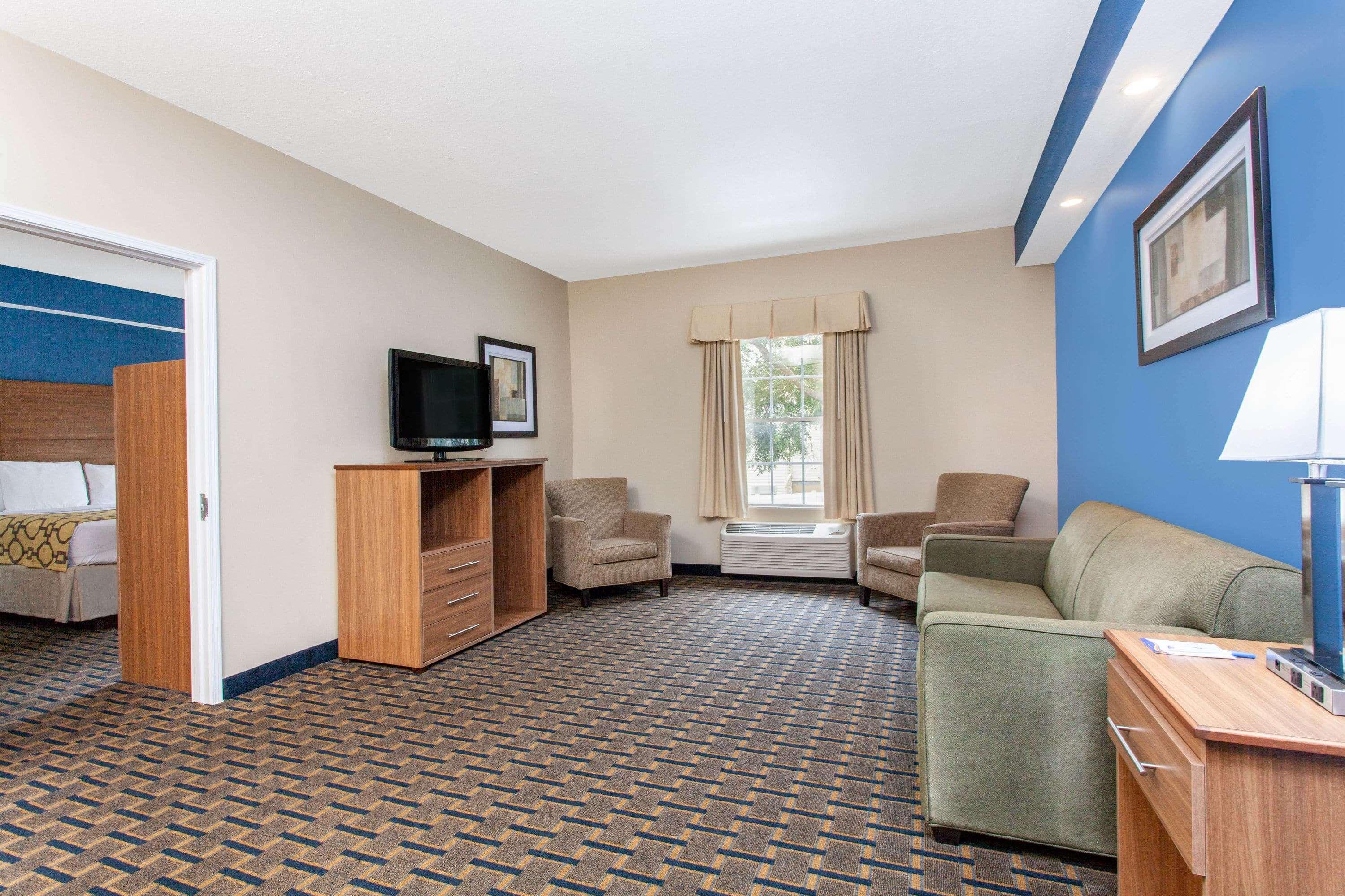 Baymont by Wyndham Jacksonville/Butler Blvd — photo 4