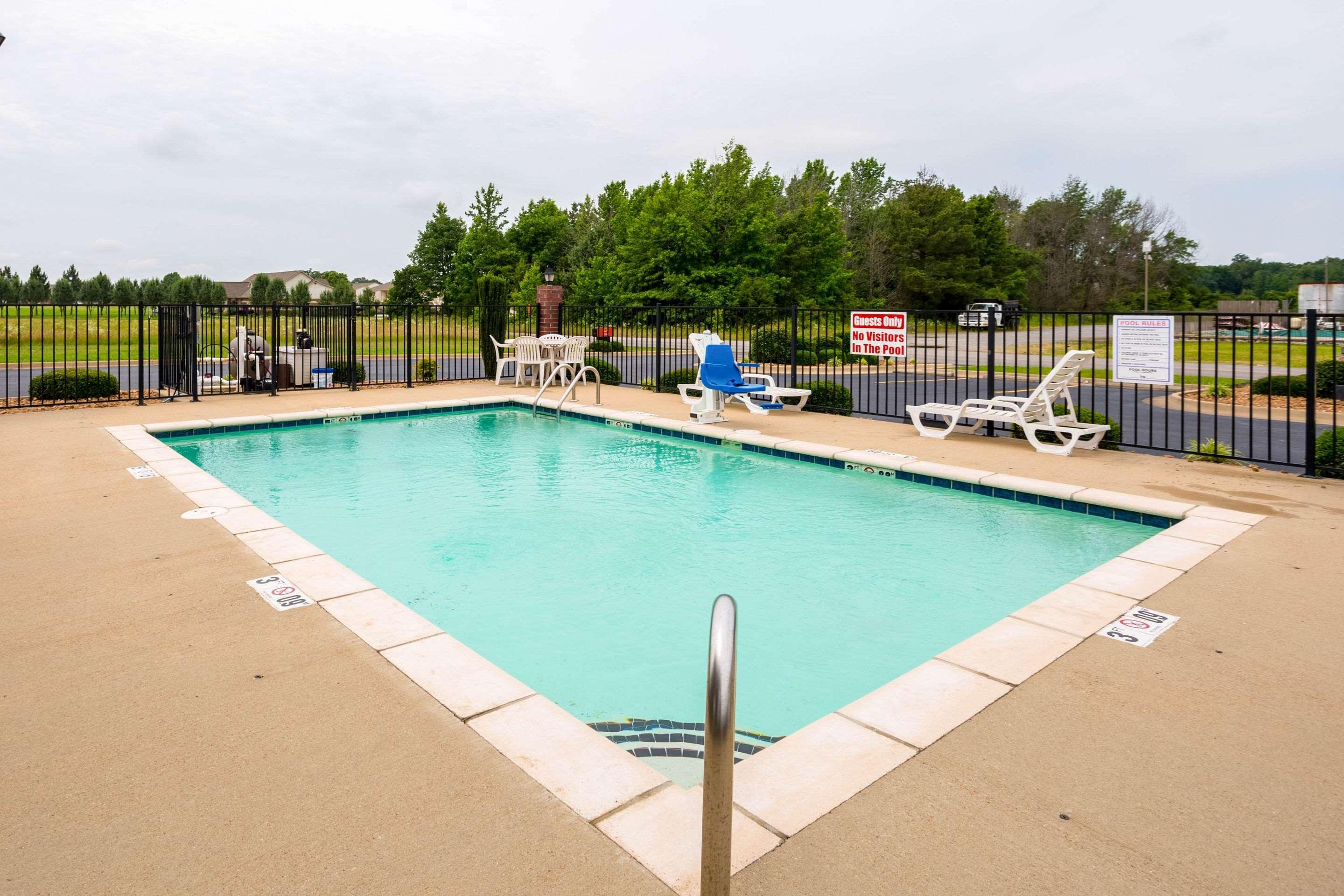 Econo Lodge  Inn & Suites Searcy — photo 5