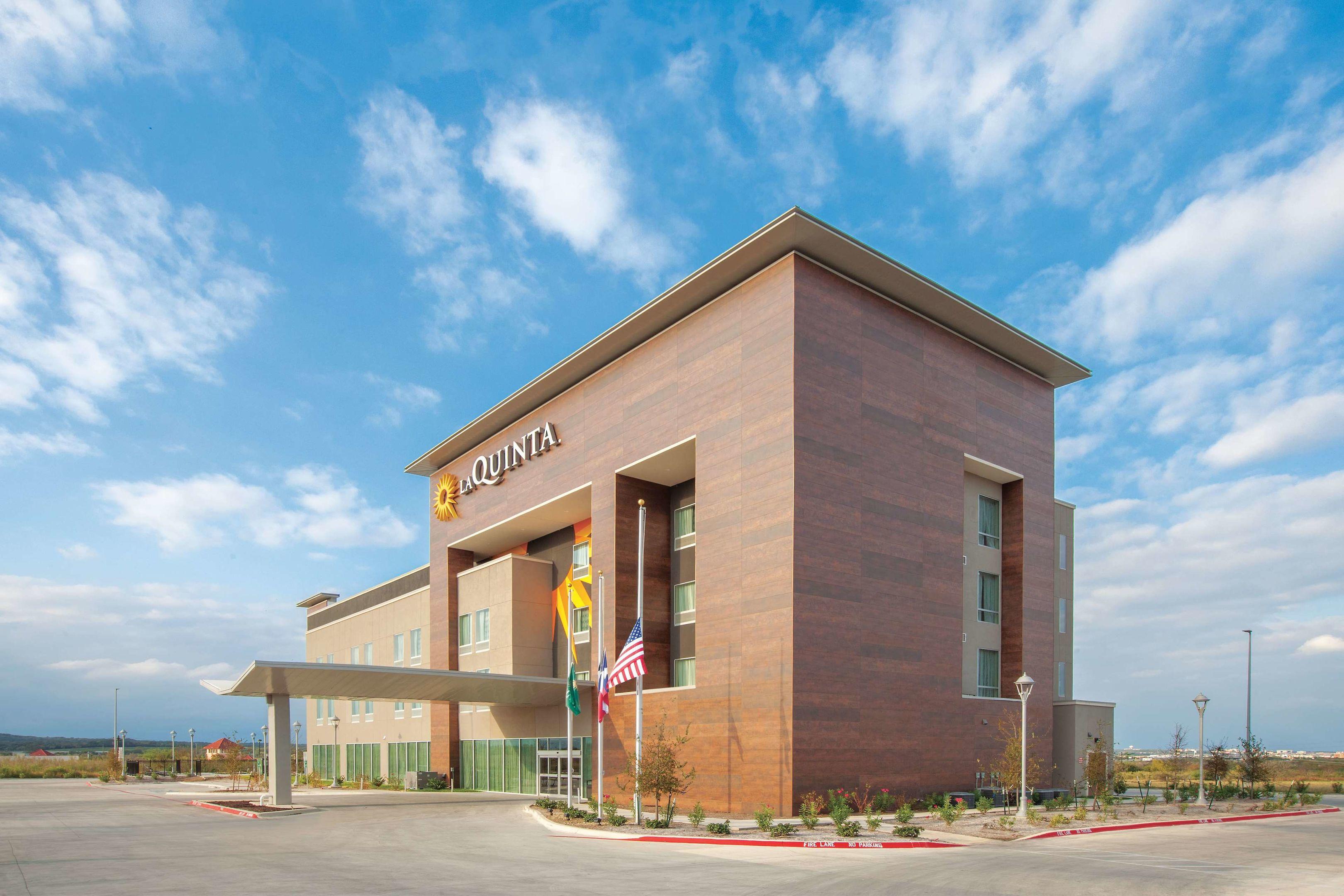 La Quinta Inn & Suites San Marcos Outlet Mall — photo 4