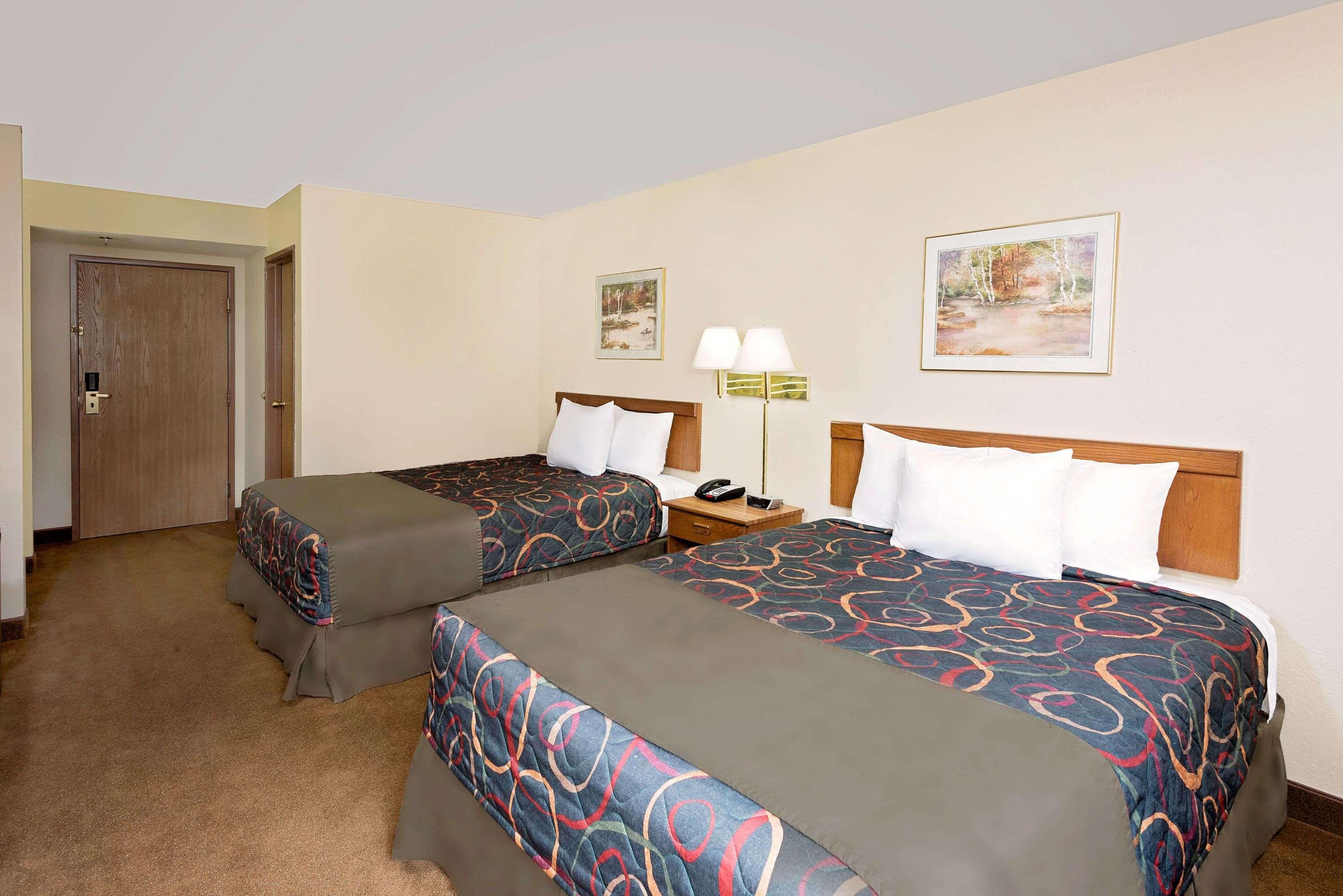 Days Inn Boonville — photo 4