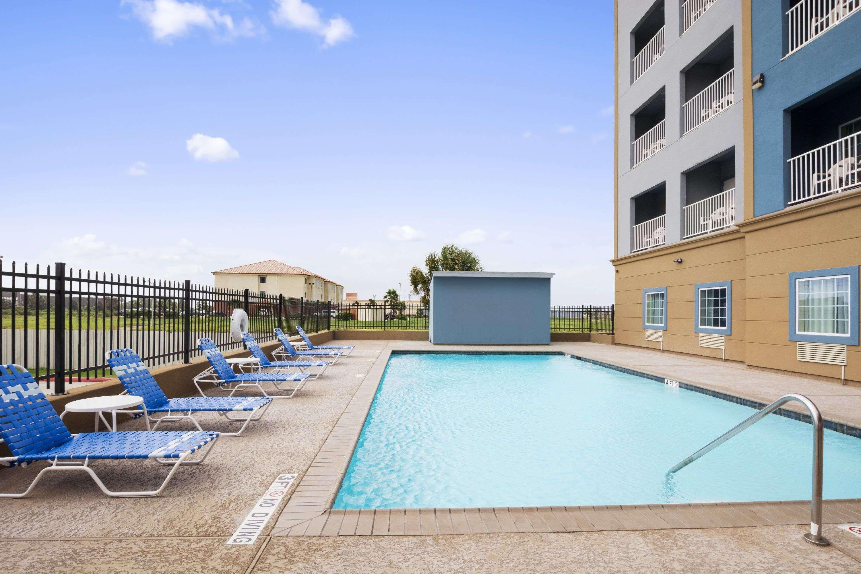 Days Inn & Suites Galveston West/Seawall