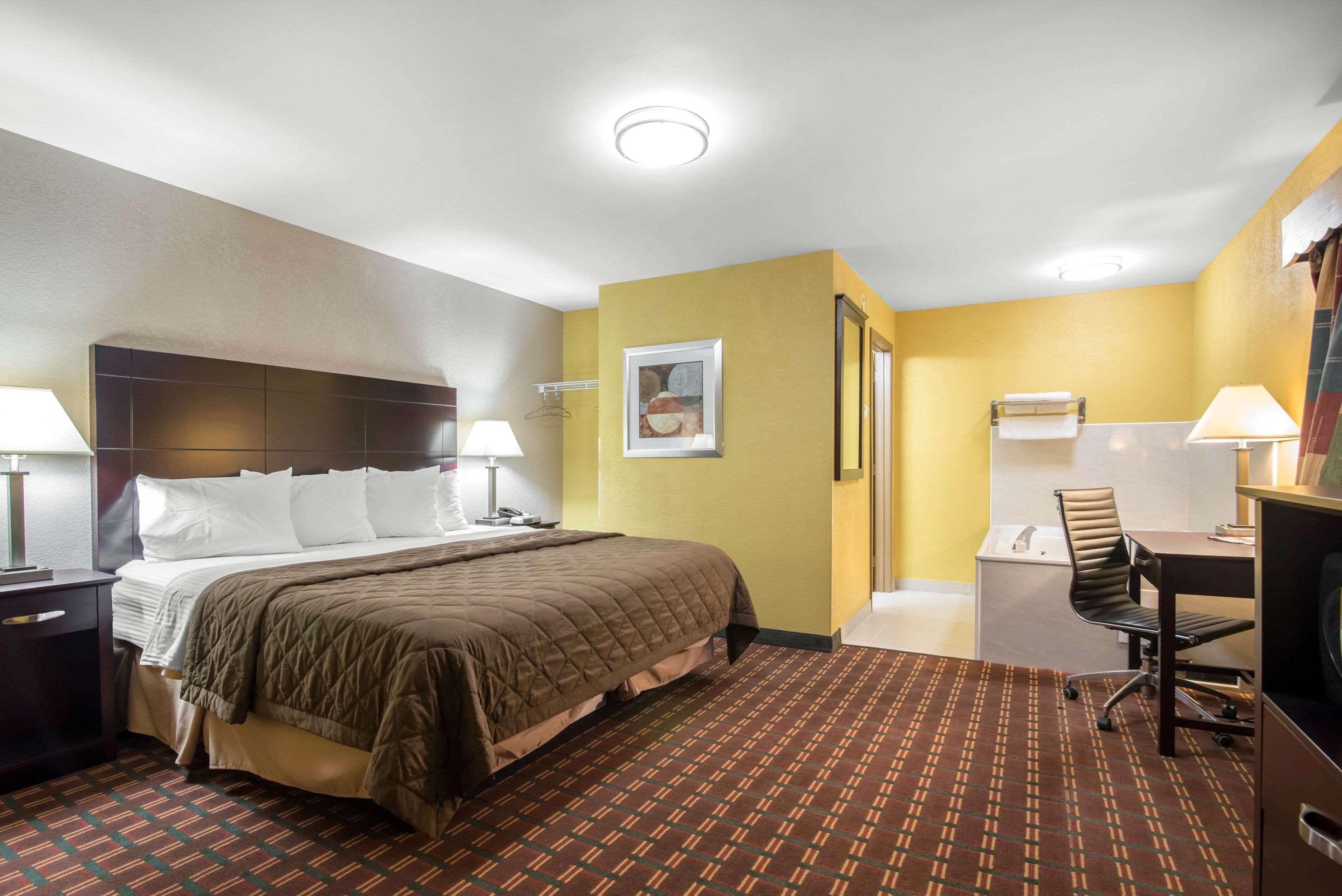 Rodeway Inn — photo 4