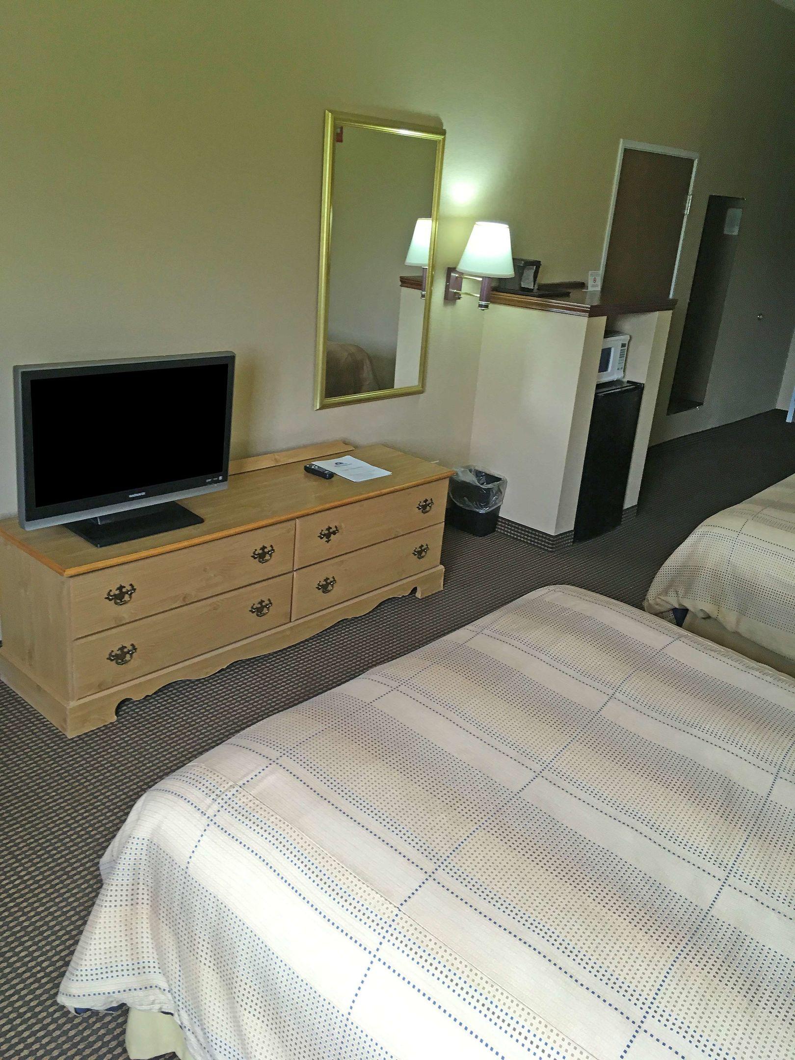Americas Best Value Inn & Suites — photo 4