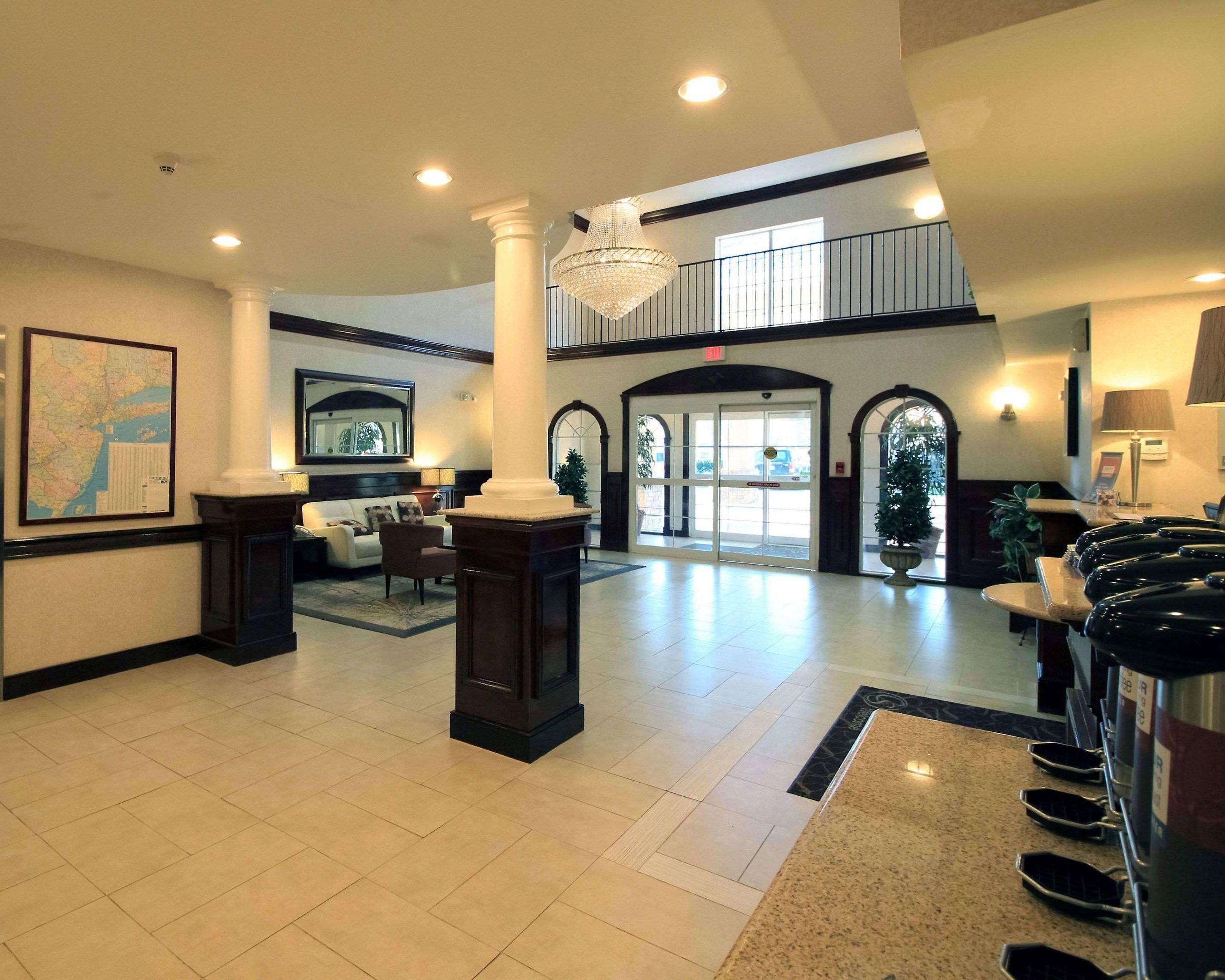 Comfort Suites — photo 5