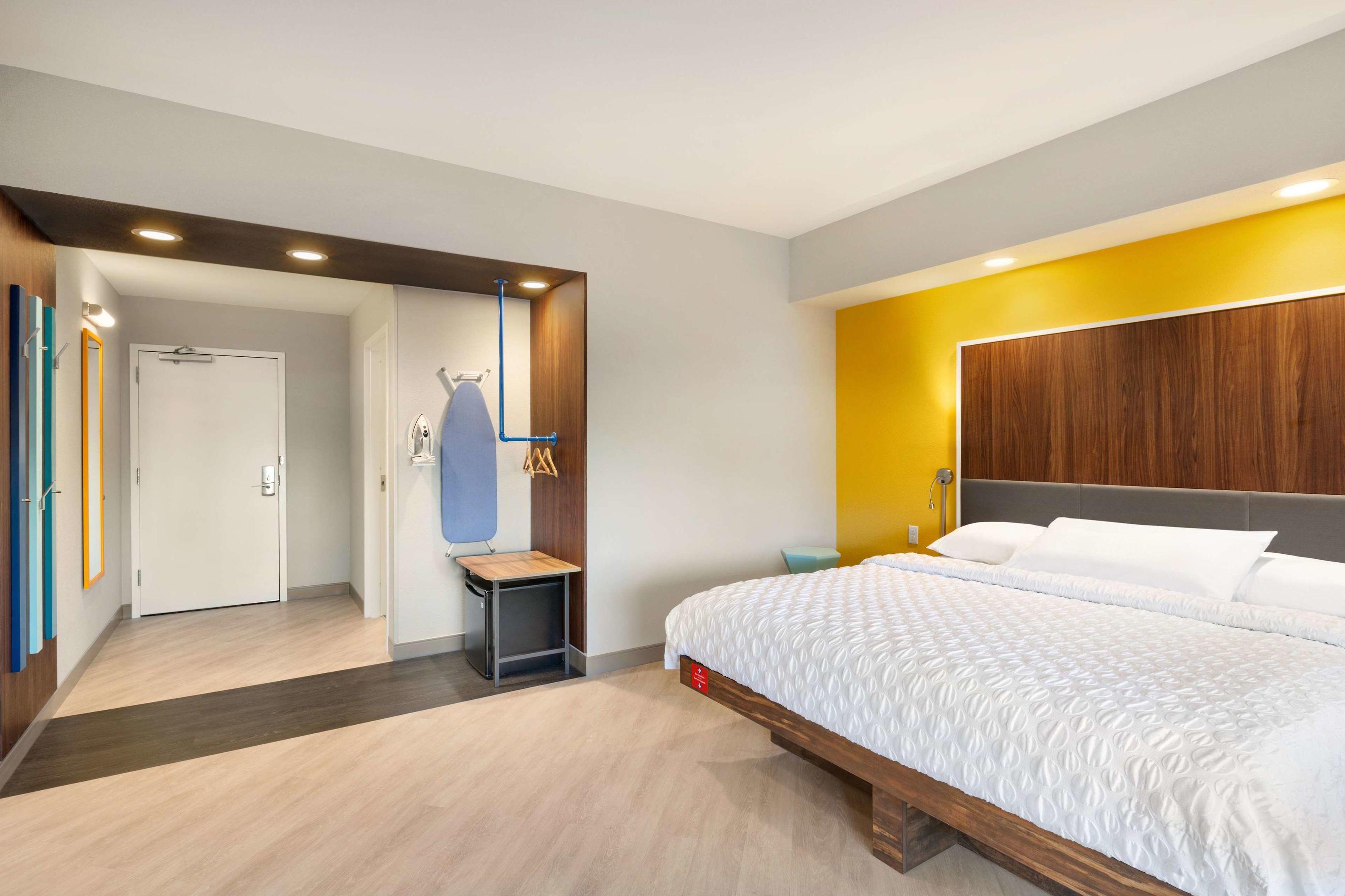 Tru by Hilton Cheyenne — photo 4