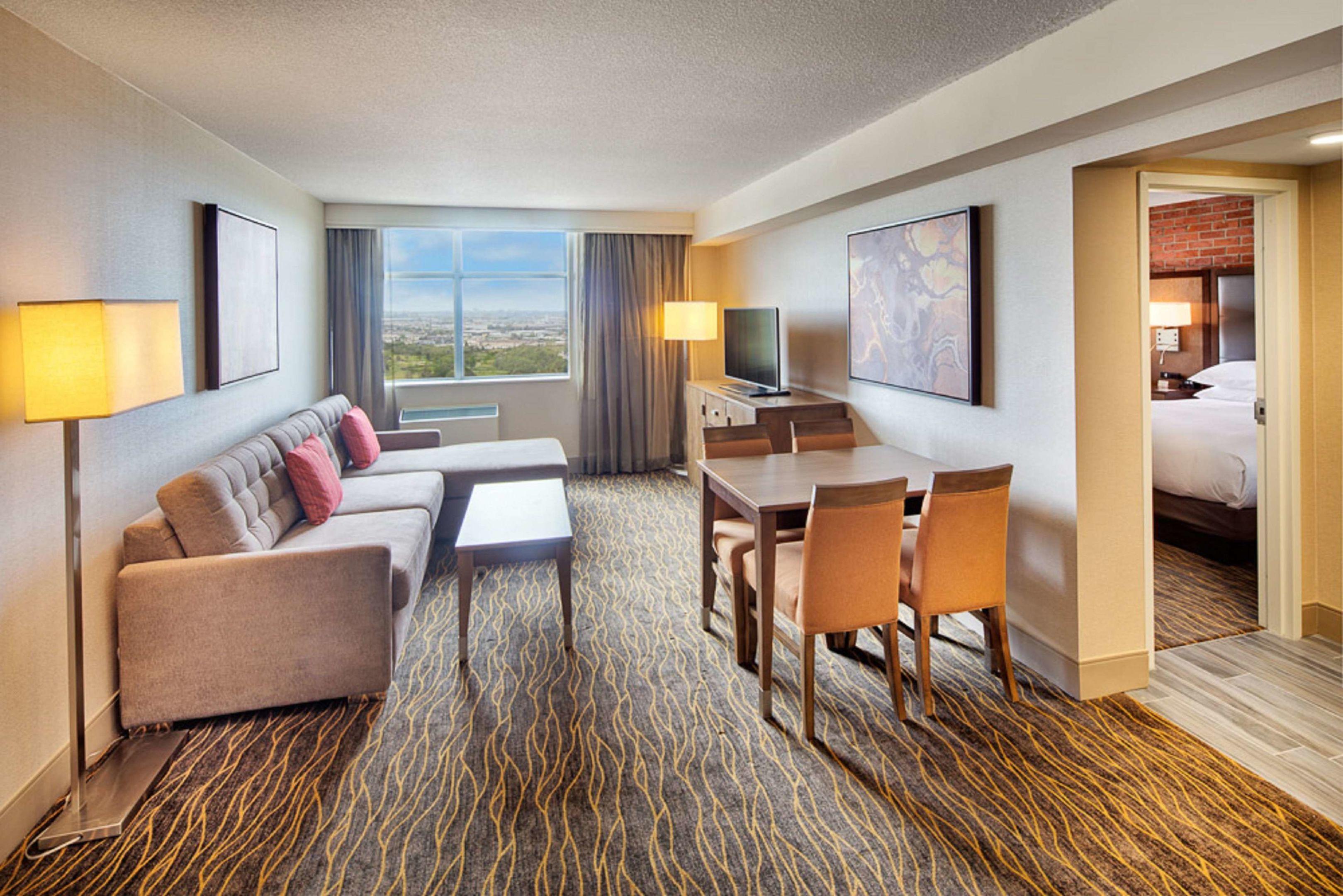 DoubleTree by Hilton Toronto Airport — photo 3