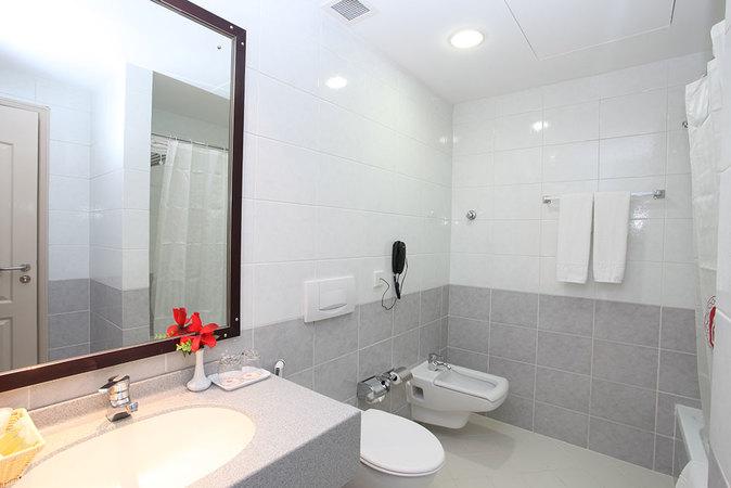 Ramee Guestline Hotel, Qurum — photo 4