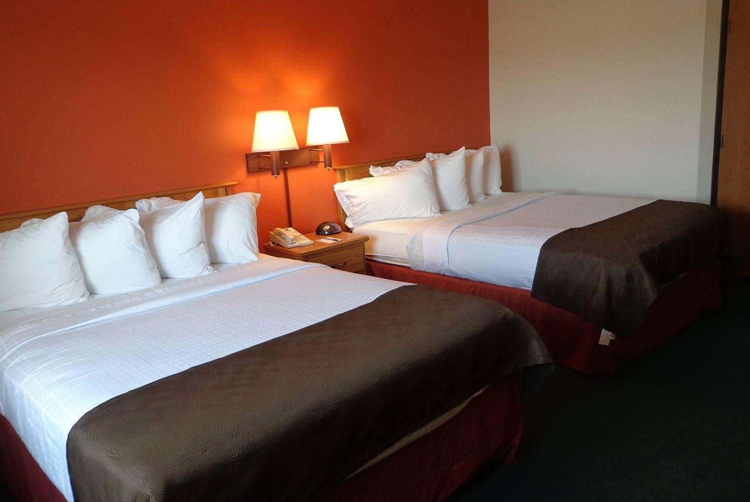 AmericInn Lodge & Suites Garden City — photo 4