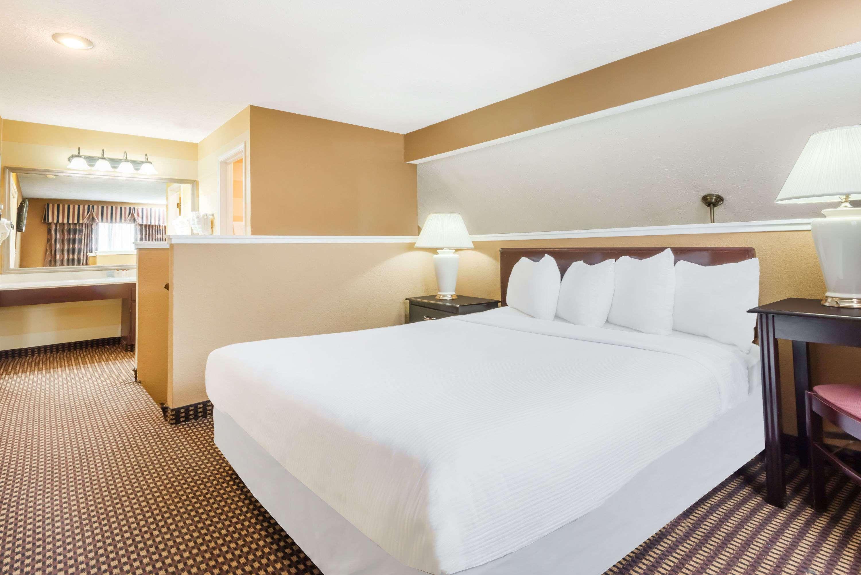 Hawthorn Suites by Wyndham Columbus North — photo 4