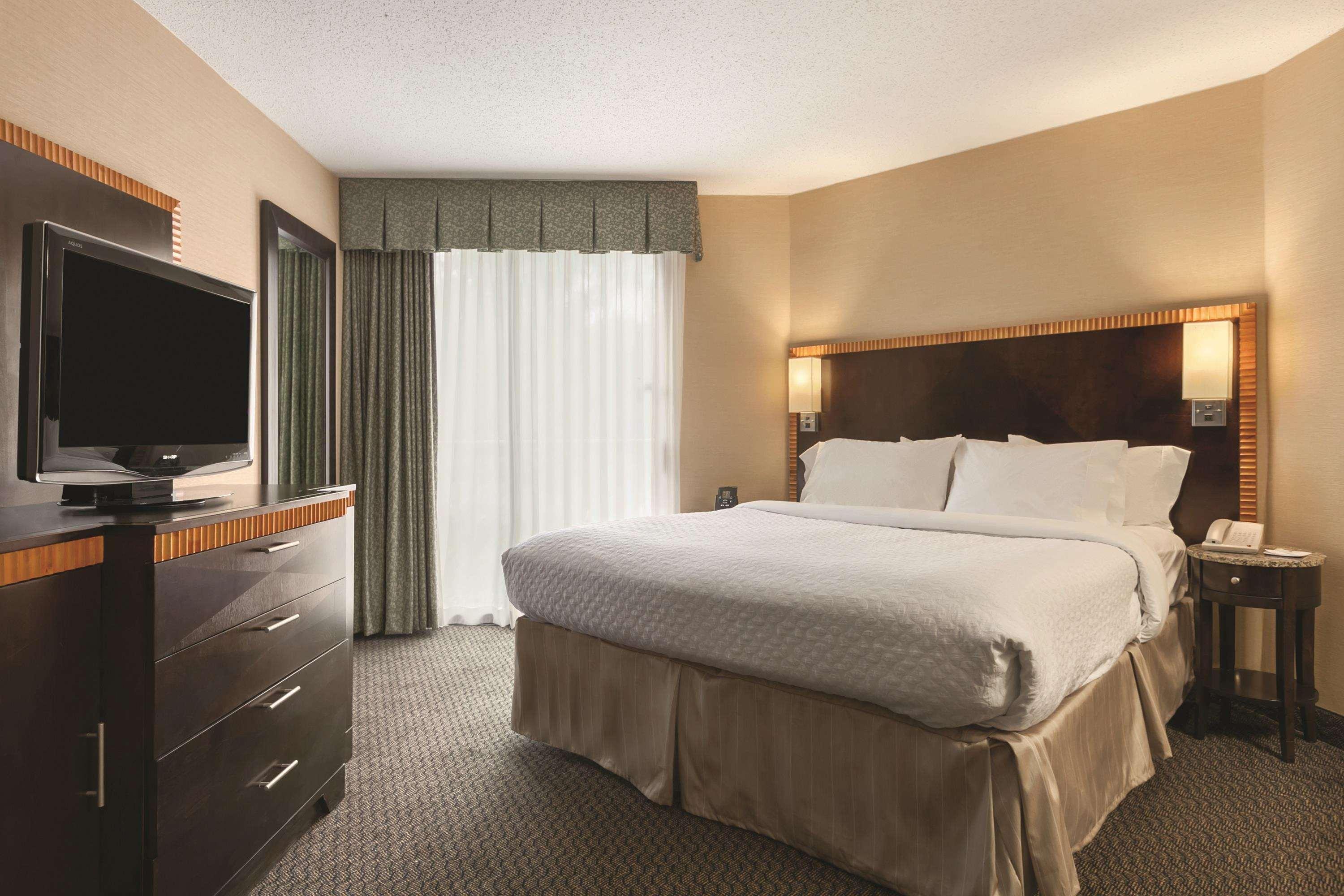 Embassy Suites Birmingham — photo 5
