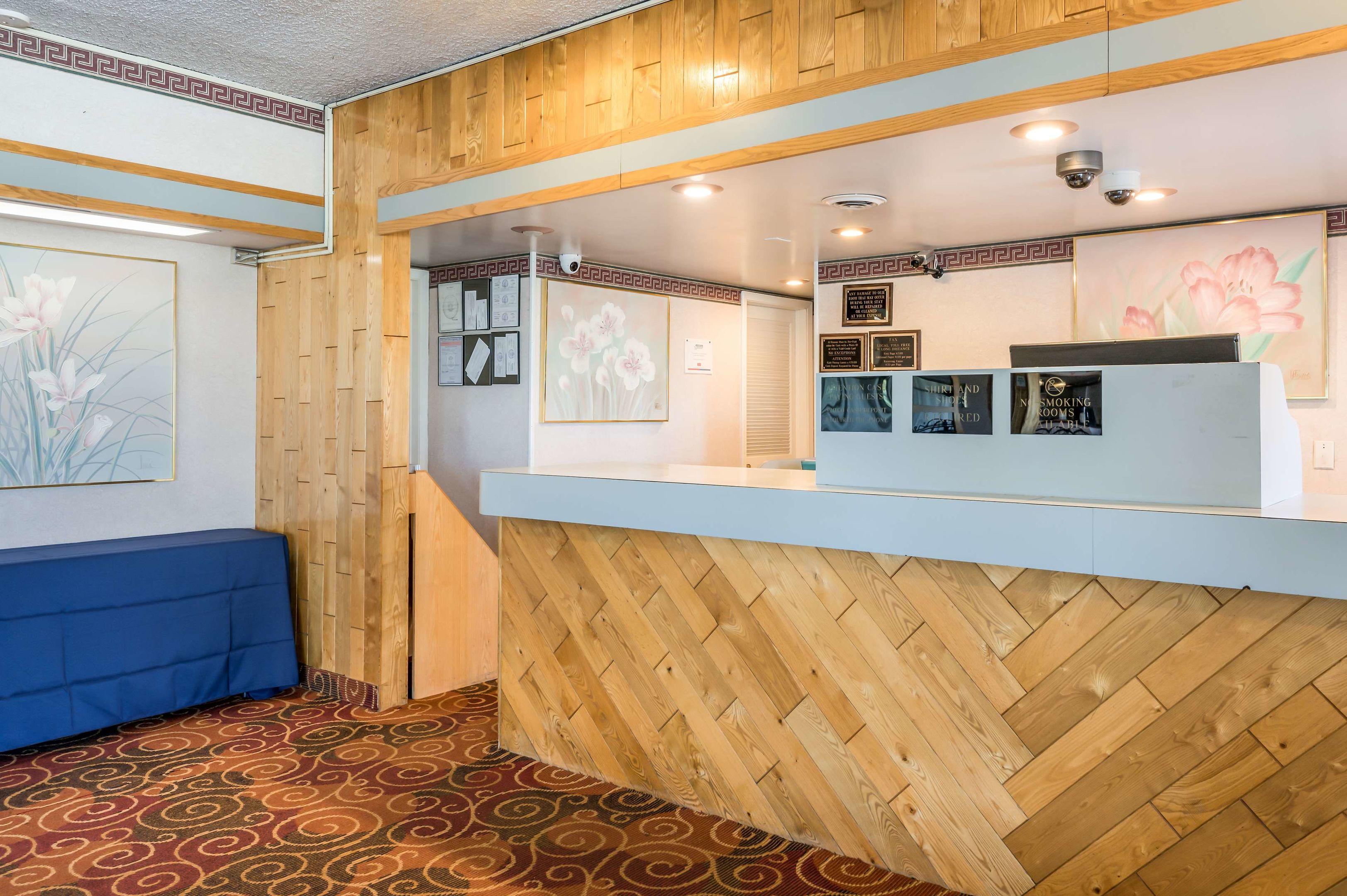 Americas Best Value Inn St. Joseph at I-29 — photo 4