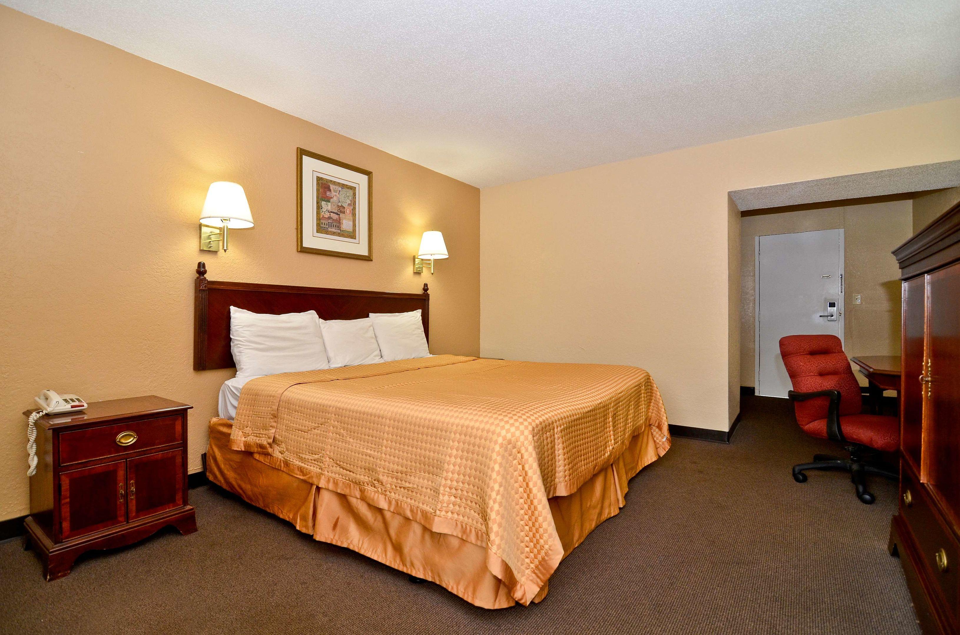 Americas Best Value Inn Smithfield — photo 5