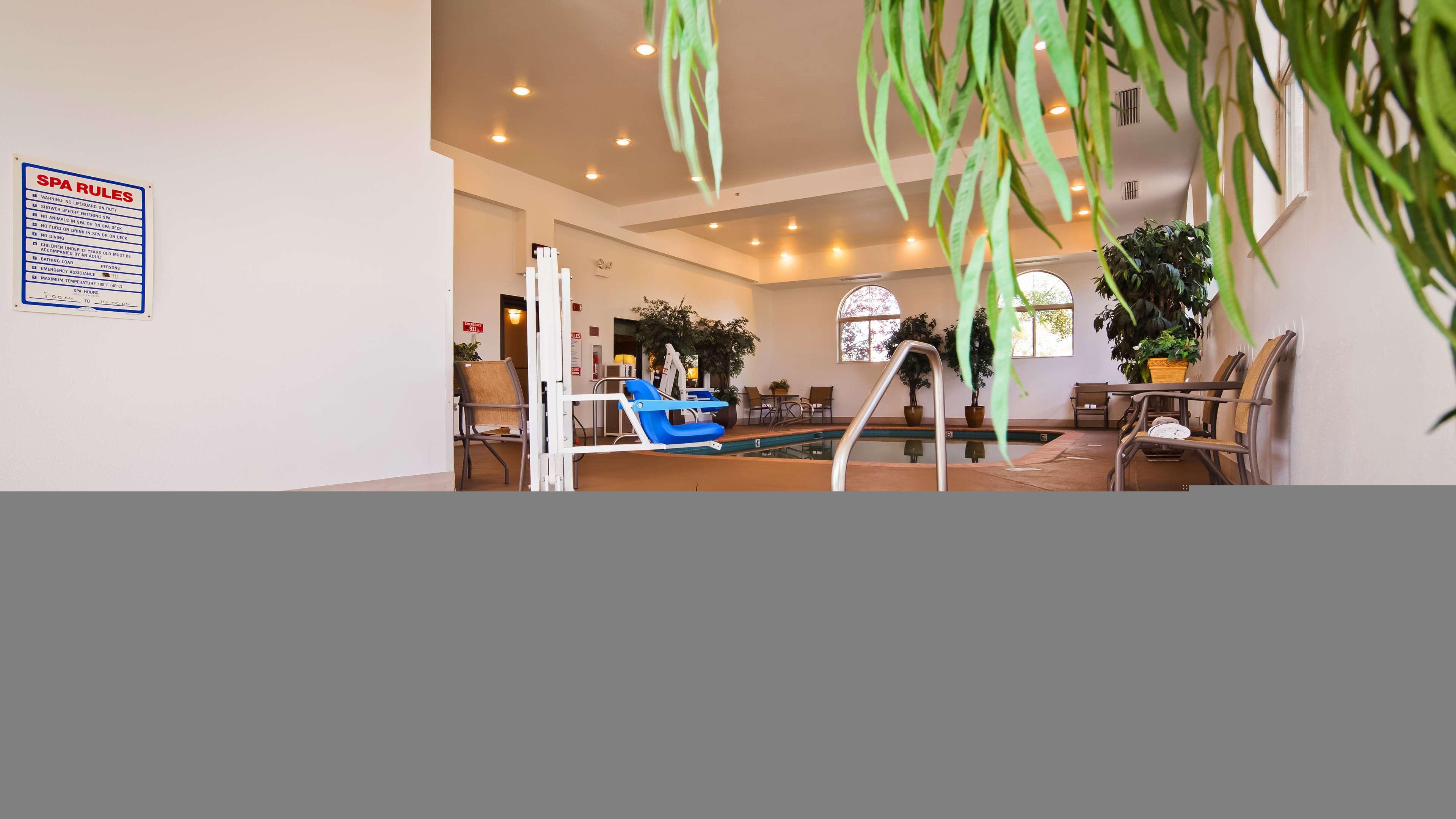 Best Western Plus Deer Park Hotel and Suites — photo 4
