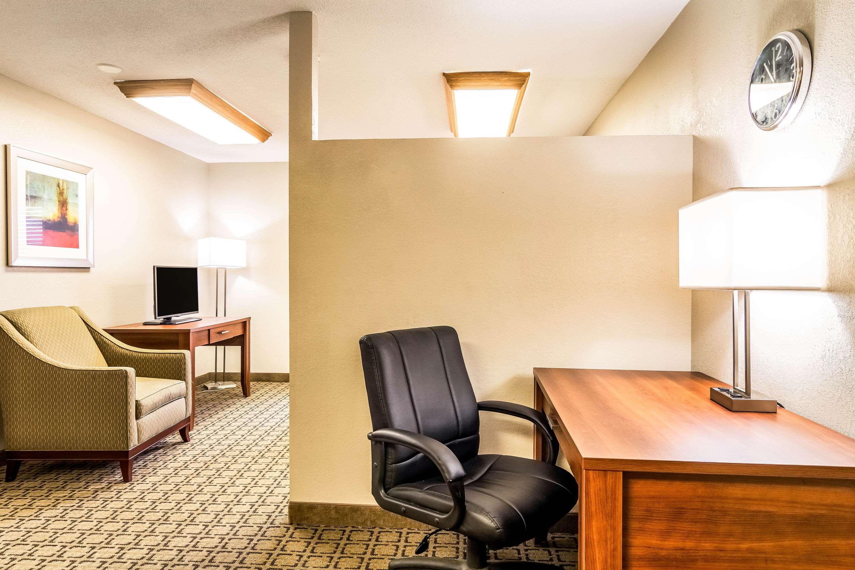 Clarion Inn — photo 4