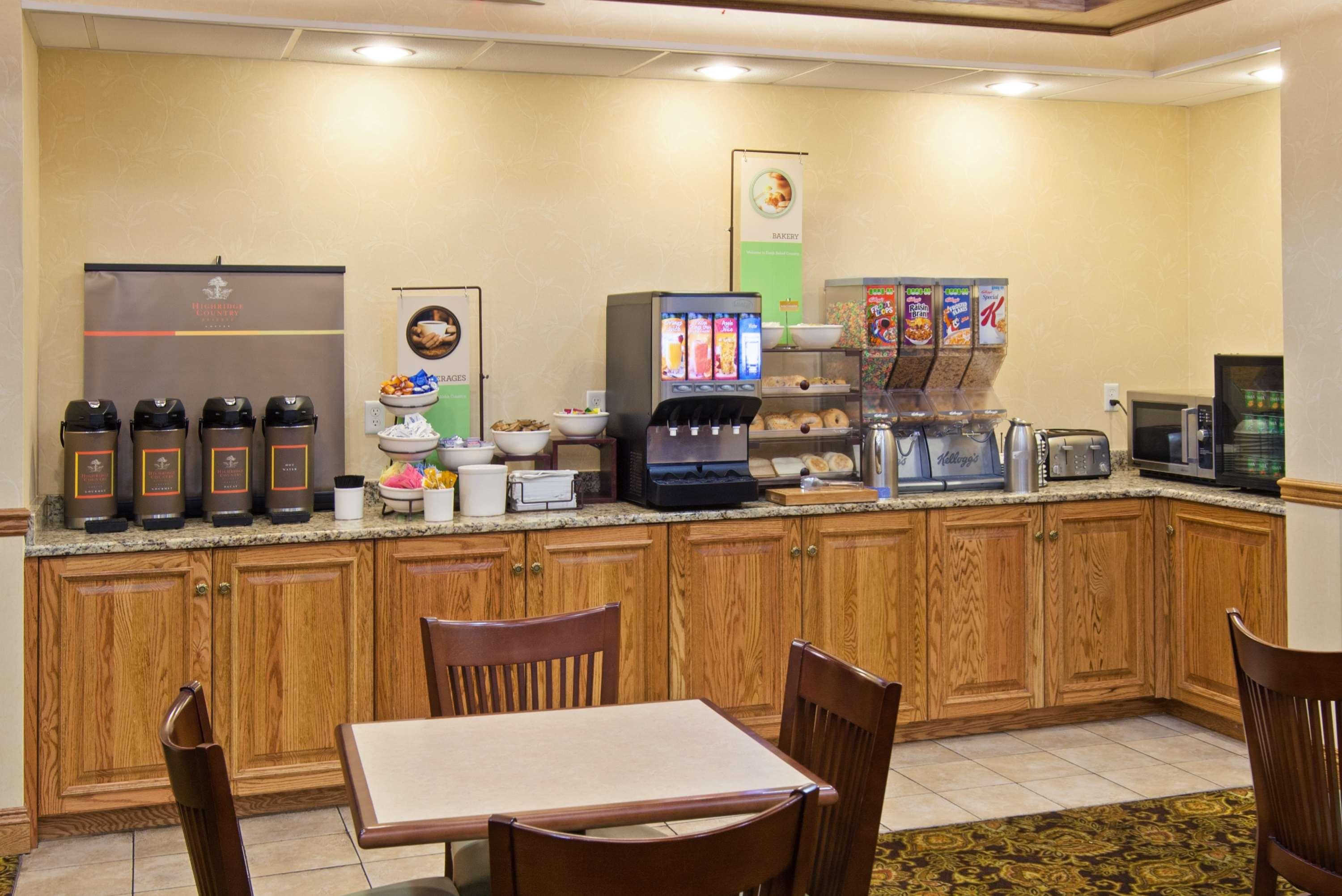 Country Inn & Suites by Radisson, Saginaw, MI — photo 5
