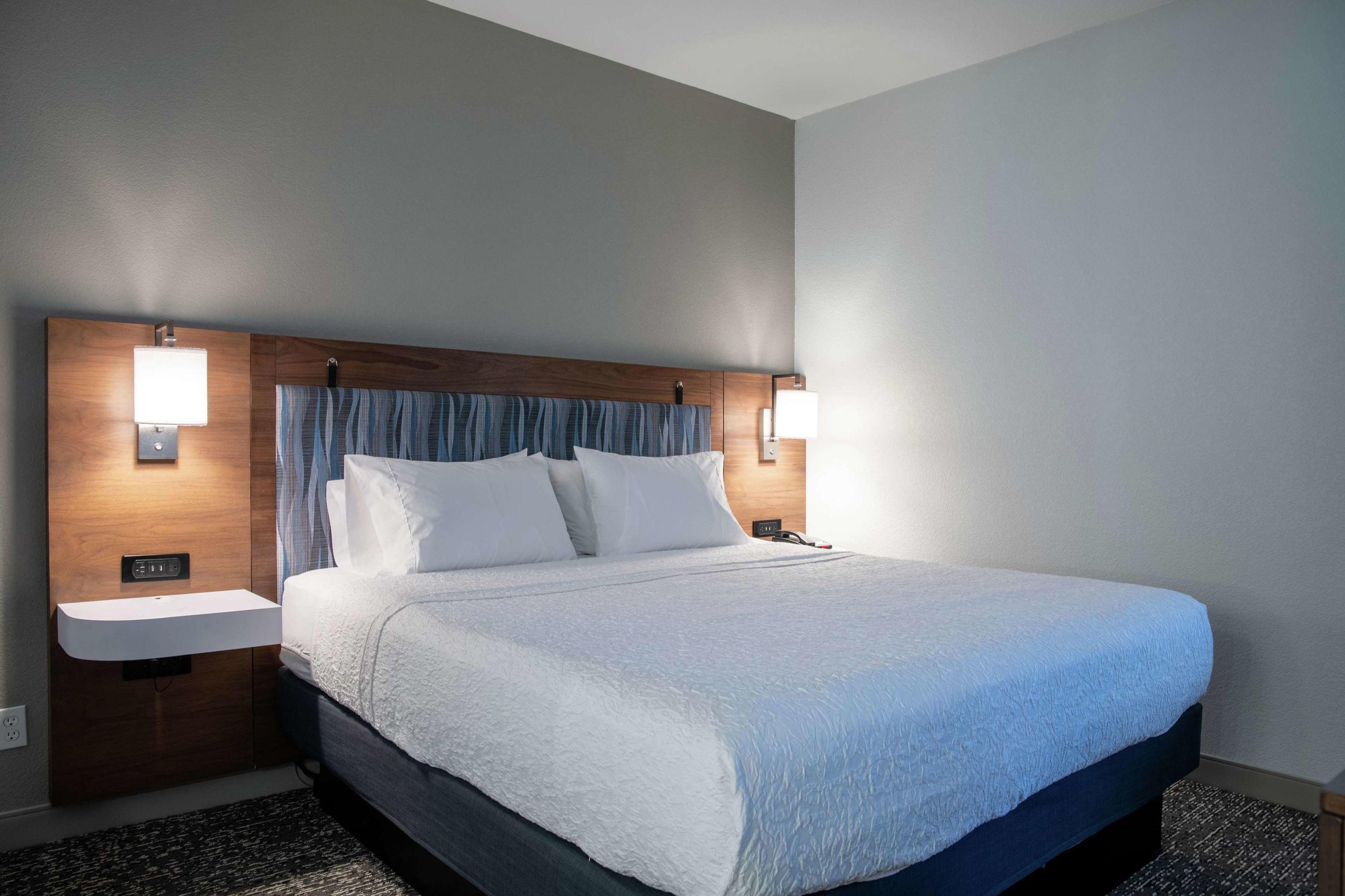 Hampton Inn & Suites Los Angeles/Sherman Oaks — photo 5