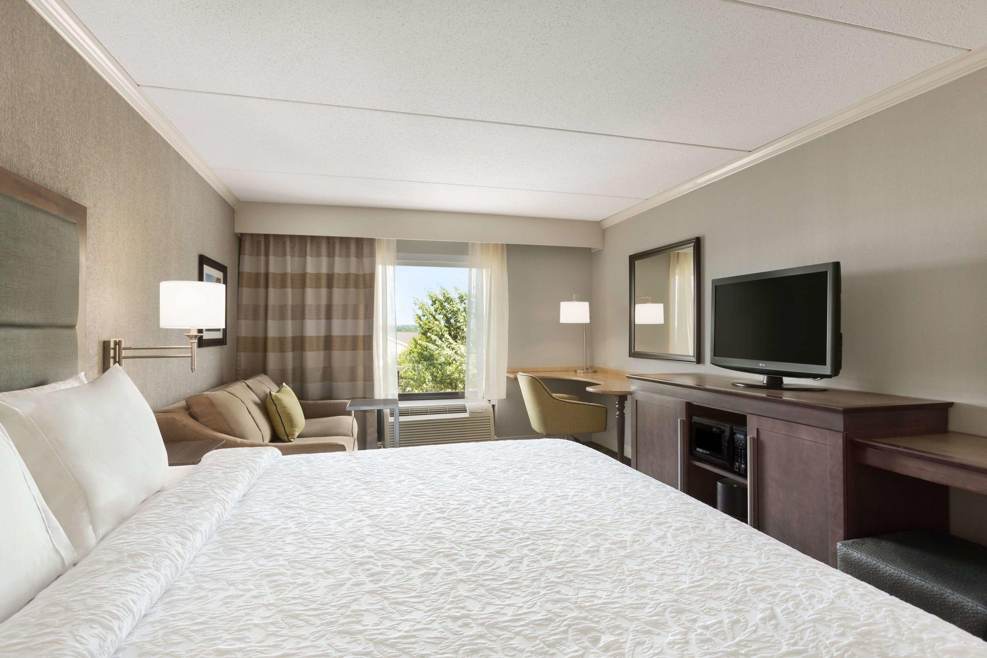 Hampton Inn & Suites Manchester-Bedford — photo 4