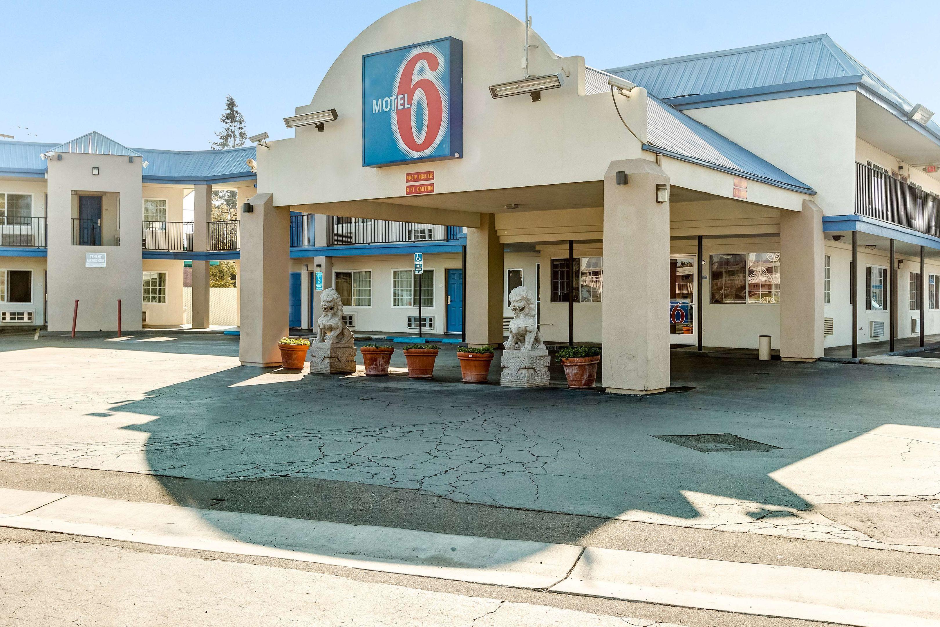 Motel 6 Visalia CA — photo 4