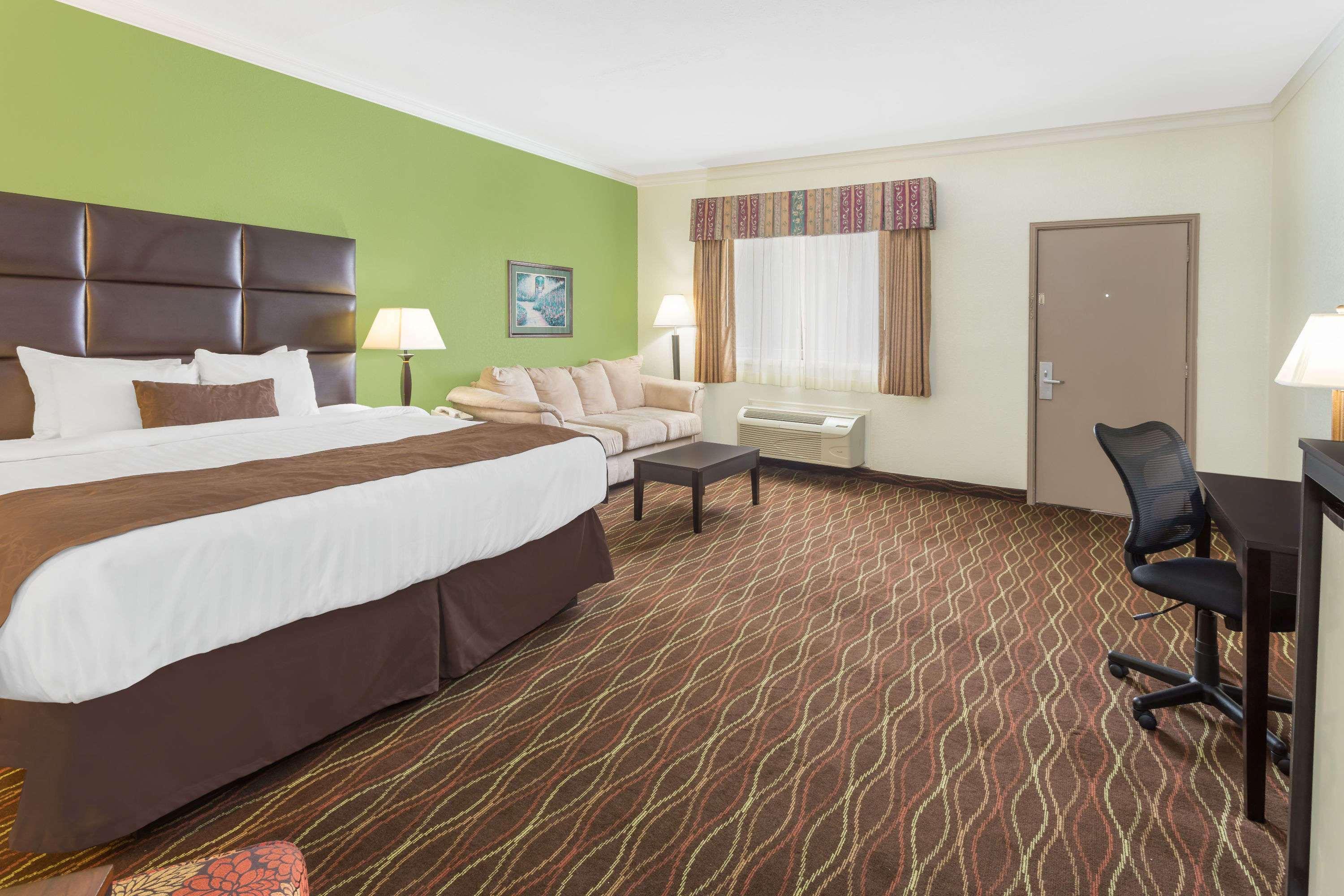 Baymont Inn & Suites Helen — photo 5