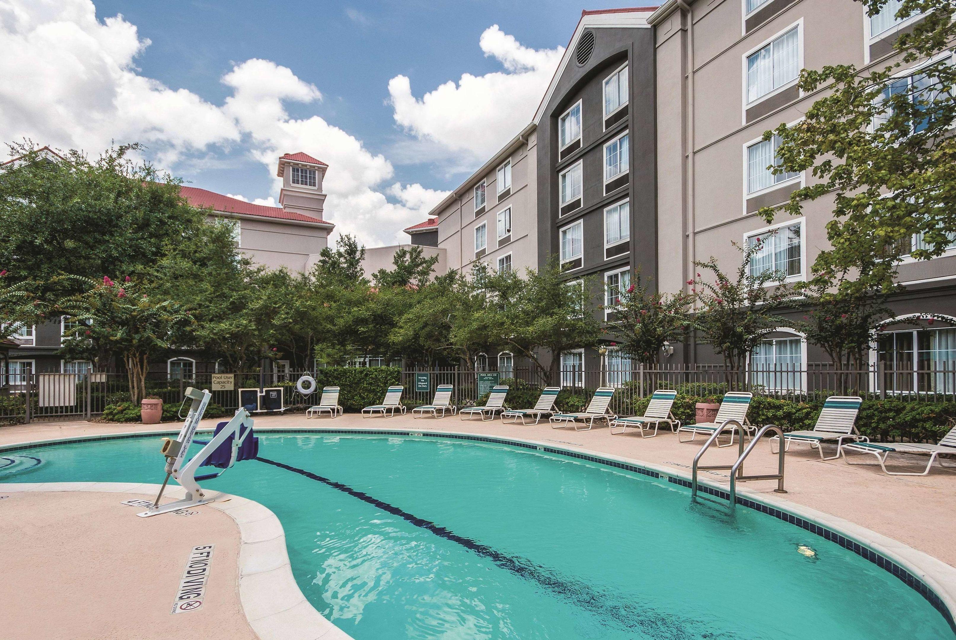 La Quinta Inn & Suites Houston Bush IAH South — photo 5